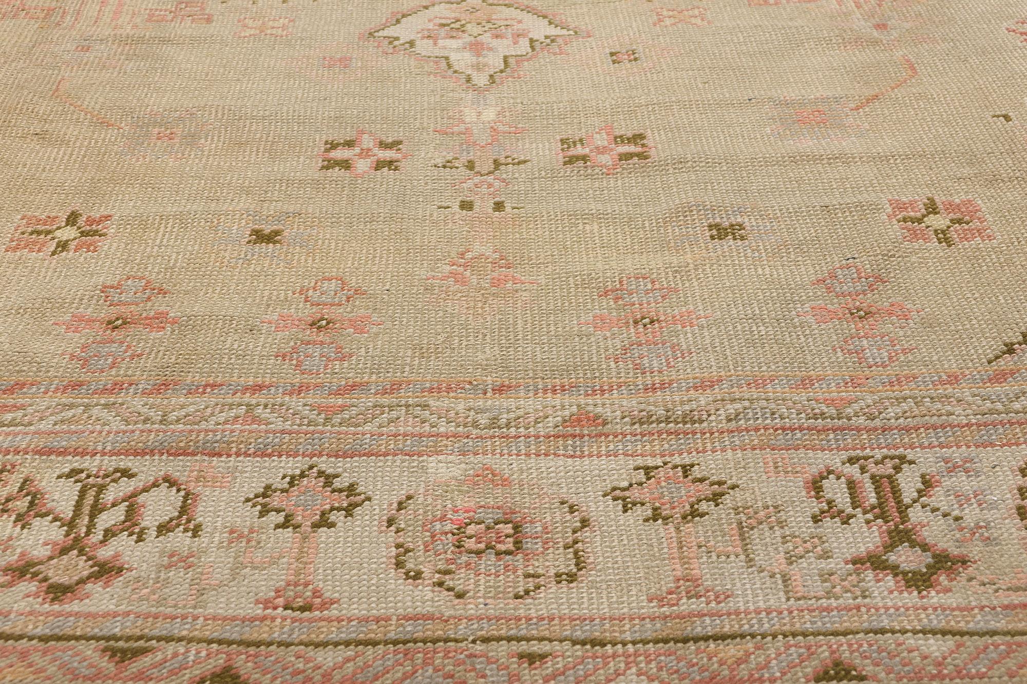 Antiker türkischer Oushak-Teppich von 1900 mit traditionellem Stil im Angebot 1
