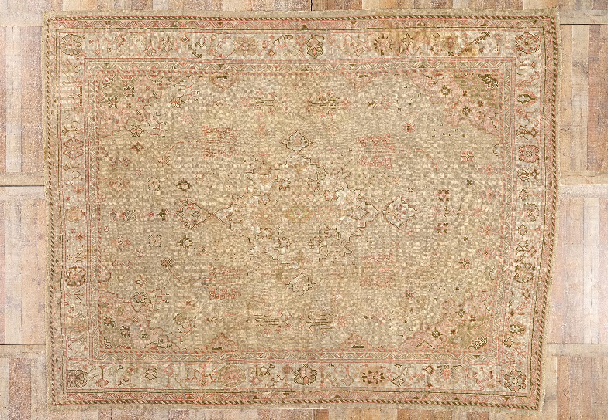 Antiker türkischer Oushak-Teppich von 1900 mit traditionellem Stil im Angebot 2
