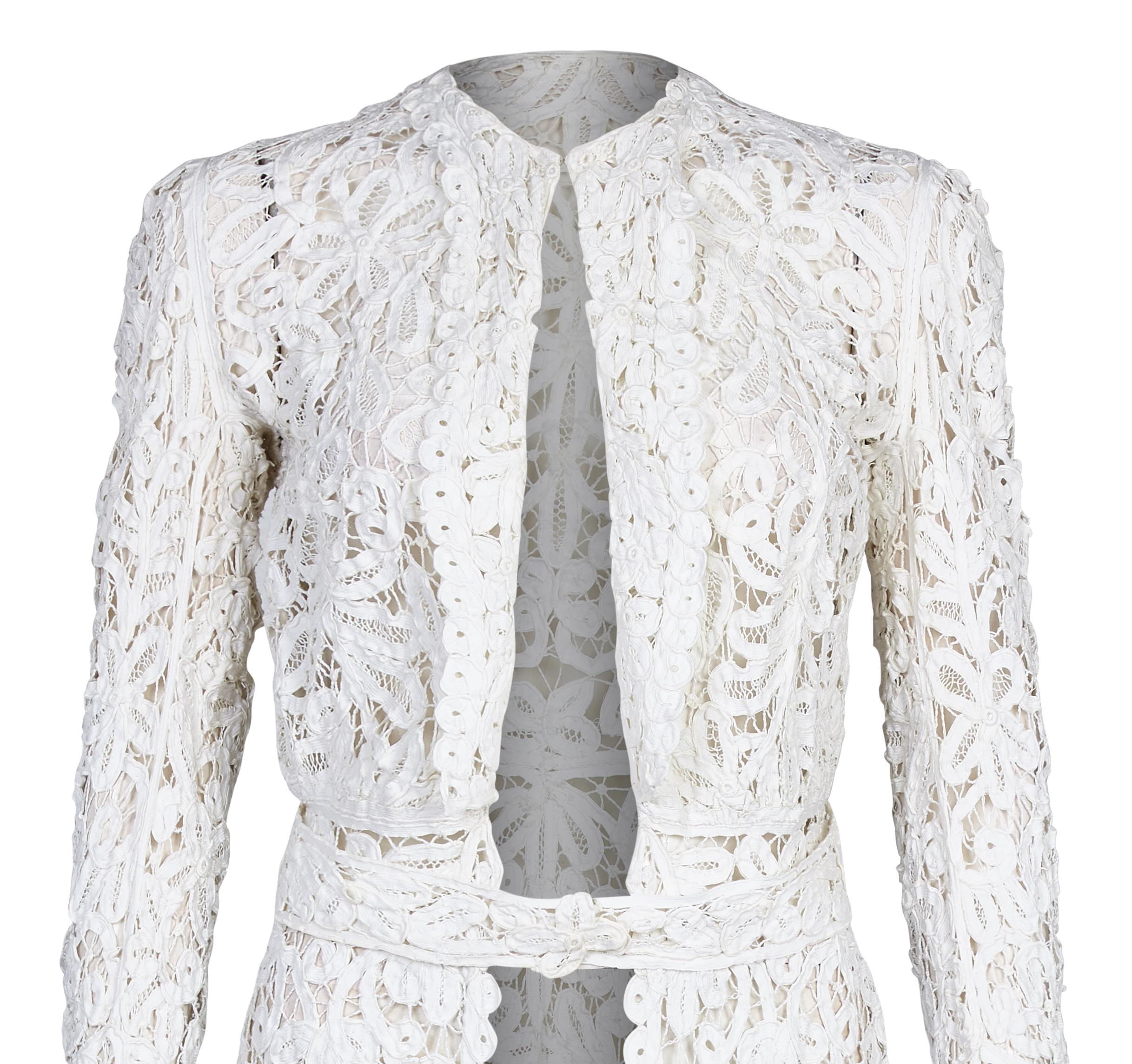 1900s Antique White Battenburg Tape Lace Bridal Dress Jacket In Excellent Condition For Sale In London, GB
