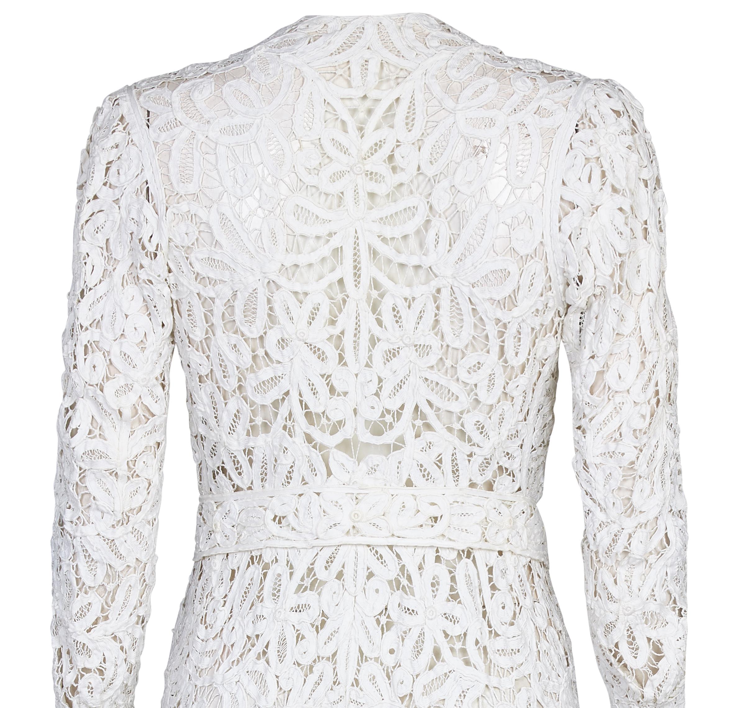 1900s Antique White Battenburg Tape Lace Bridal Dress Jacket In Excellent Condition For Sale In London, GB