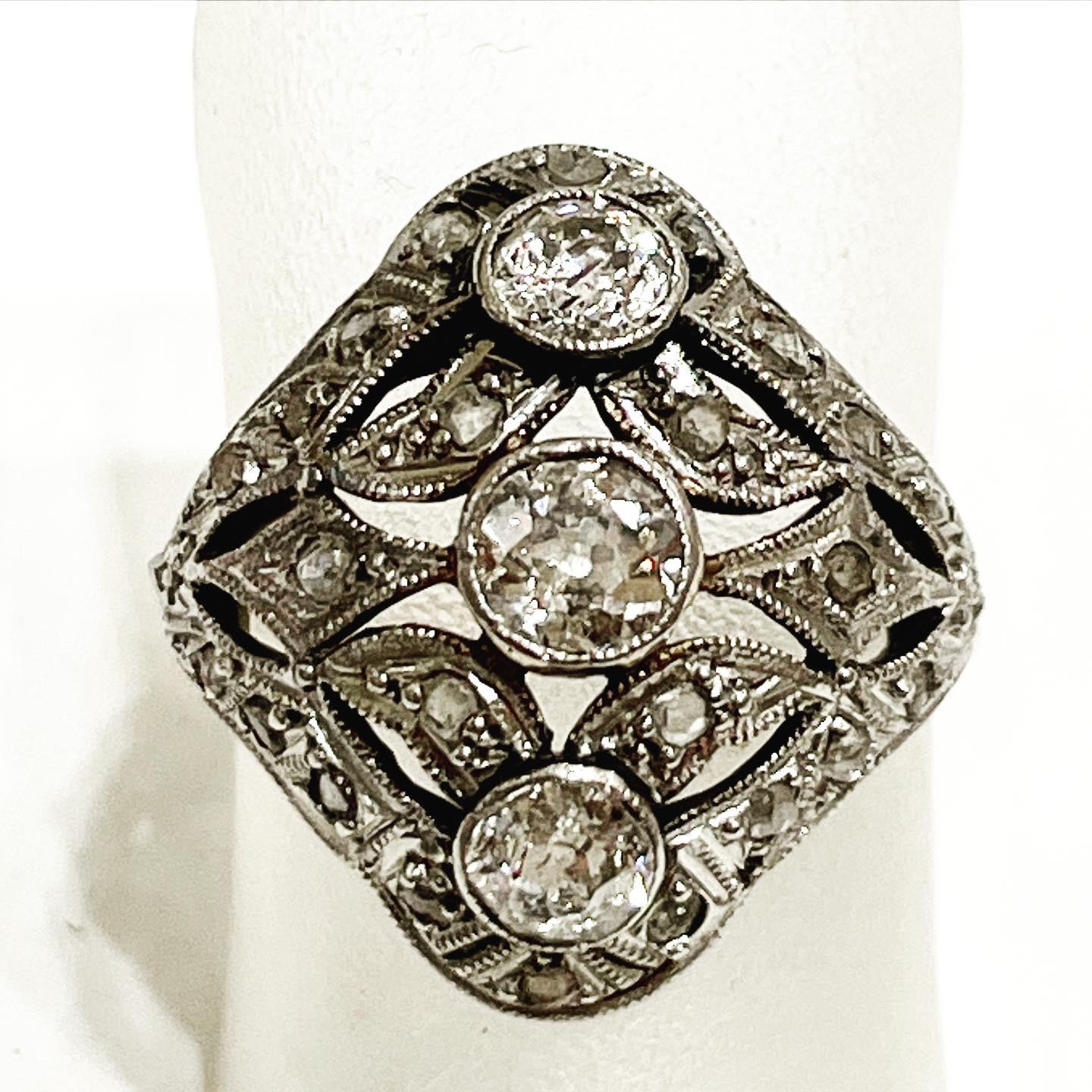 1900s Art Nouveau 3 Stones Yellow Gold Platinum Diamond Ring Antique Bridal Ring 2
