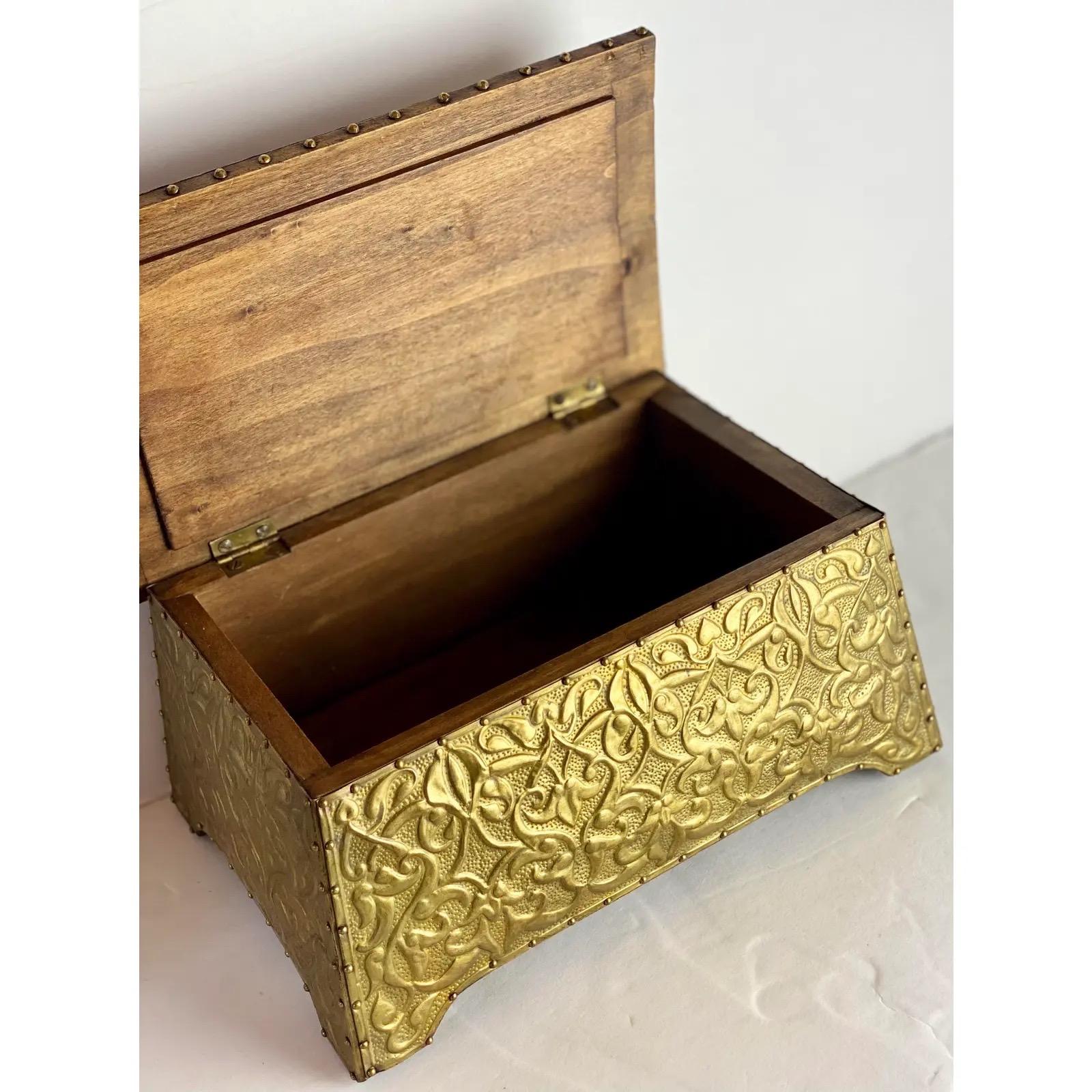 1900s Art Nouveau Brass Tin Box In Good Condition For Sale In Farmington Hills, MI