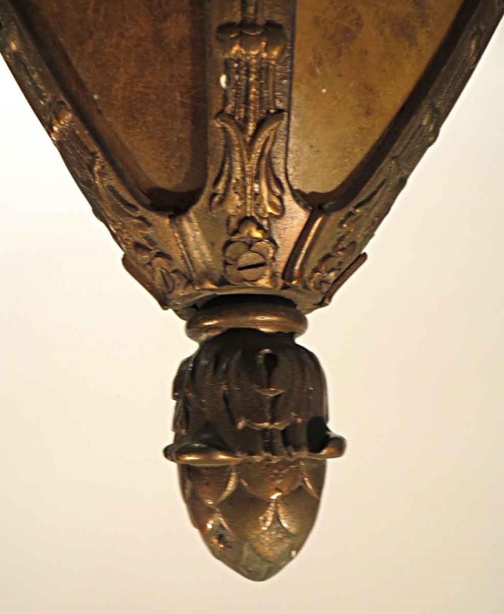 1900 Art Nouveau Bronze Pendel Eingangslaterne Licht mit Glimmer Schirme (Art nouveau) im Angebot