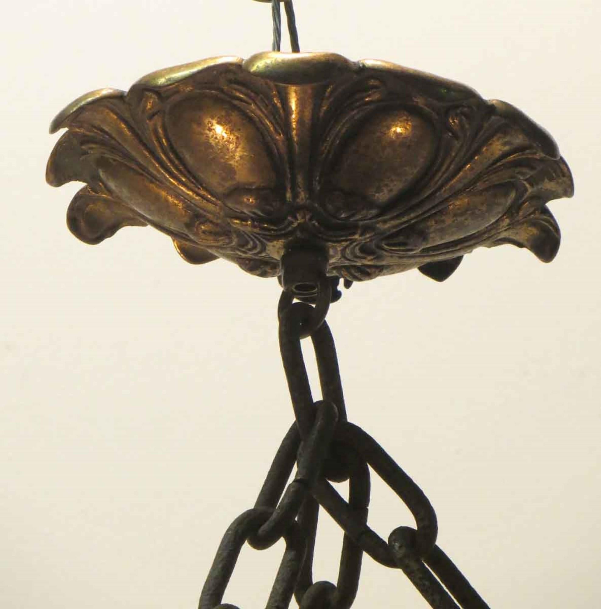 1900 Art Nouveau Bronze Pendel Eingangslaterne Licht mit Glimmer Schirme (Frühes 20. Jahrhundert) im Angebot