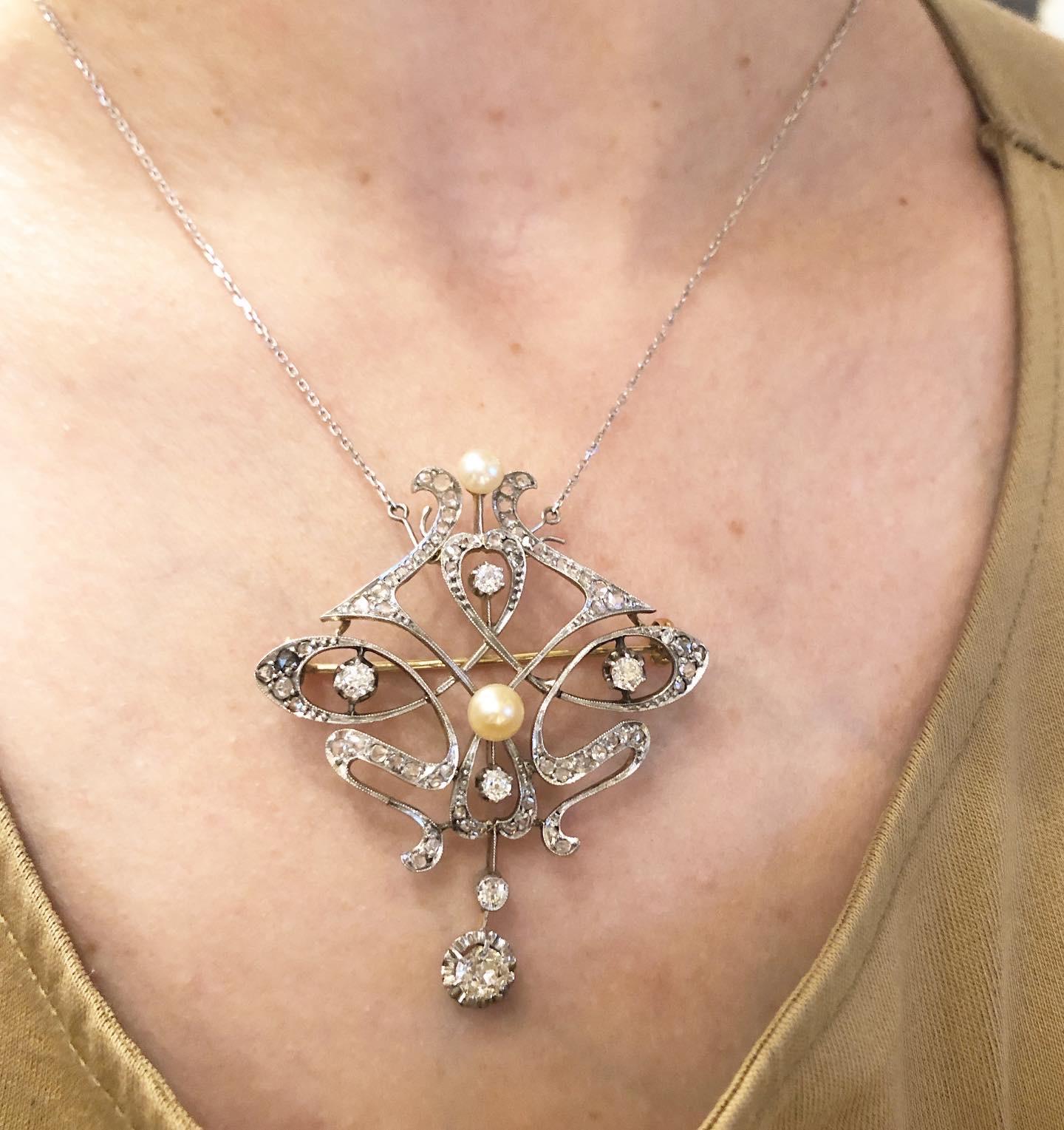 Art Nouveau 2.3 Carat Diamonds and Pearls Platinum Pendant-Brooch 1