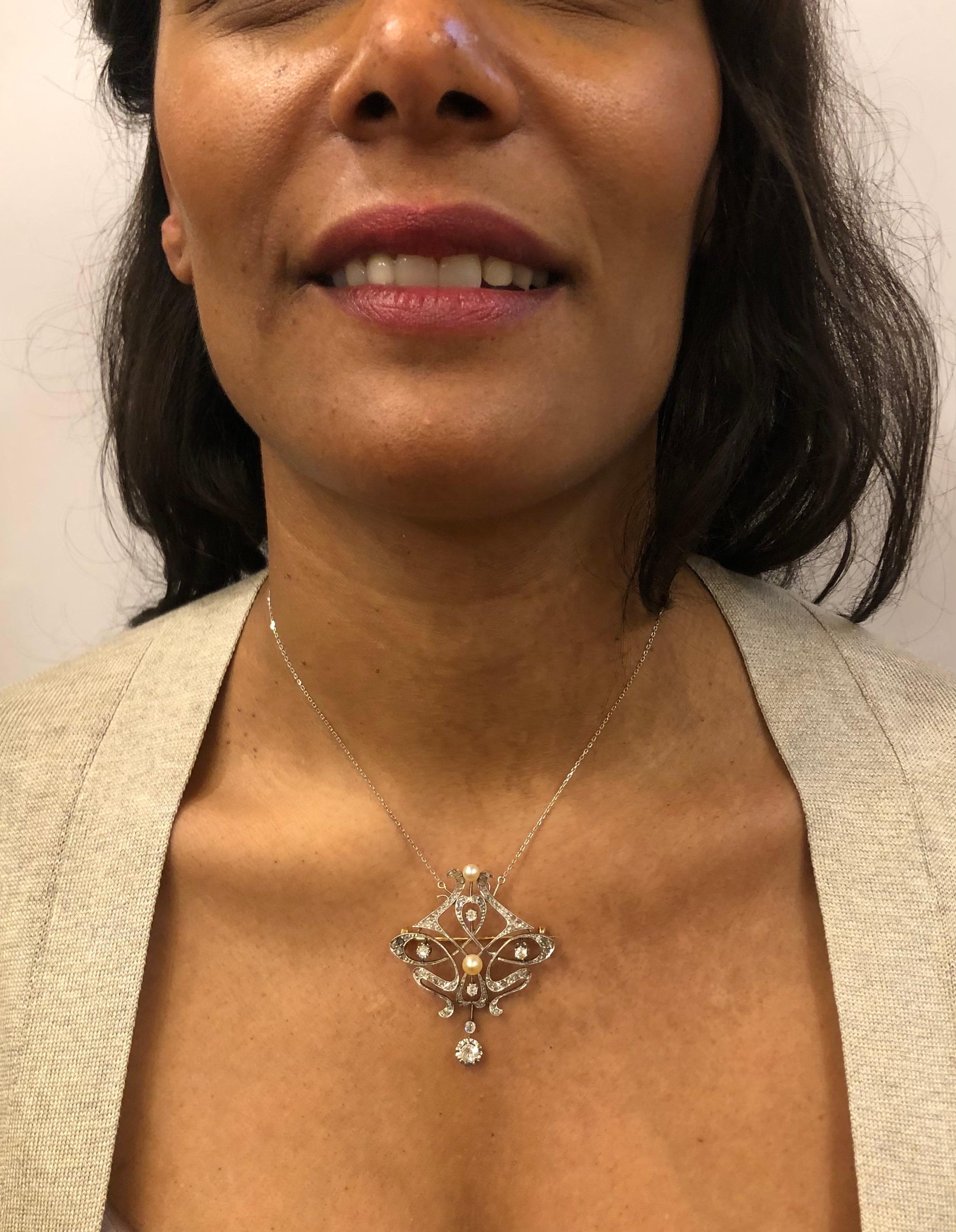  Art Nouveau 2.3 Carat Diamonds and Pearls Platinum Pendant-Brooch For Sale 2