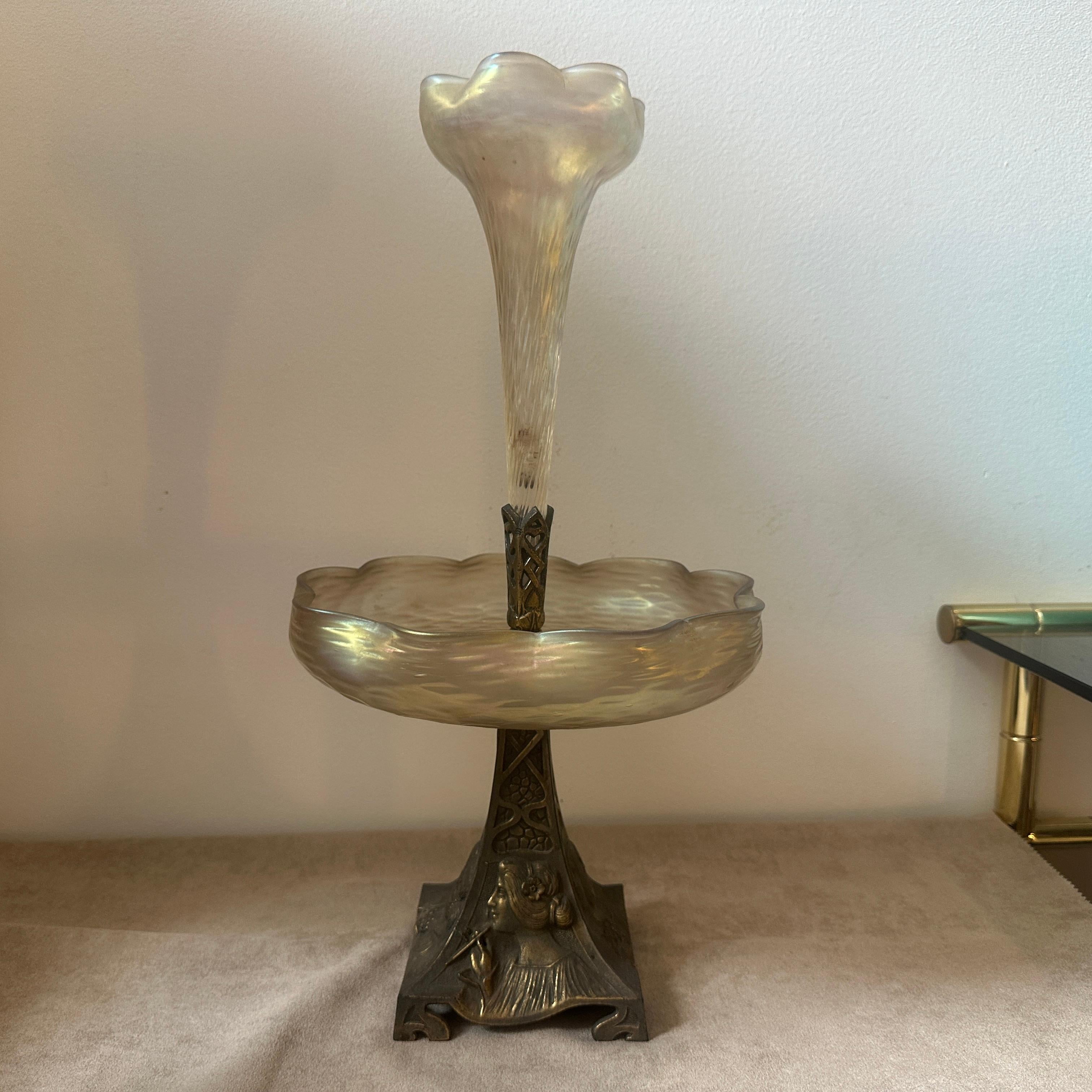 A czech brass and iridescent glass centerpiece use to display fruit and flowers, brass it's in original patina, glass it's in very good condition, it has only a small line long 0,5 inch, you can see it in the last pic. The centerpiece is a