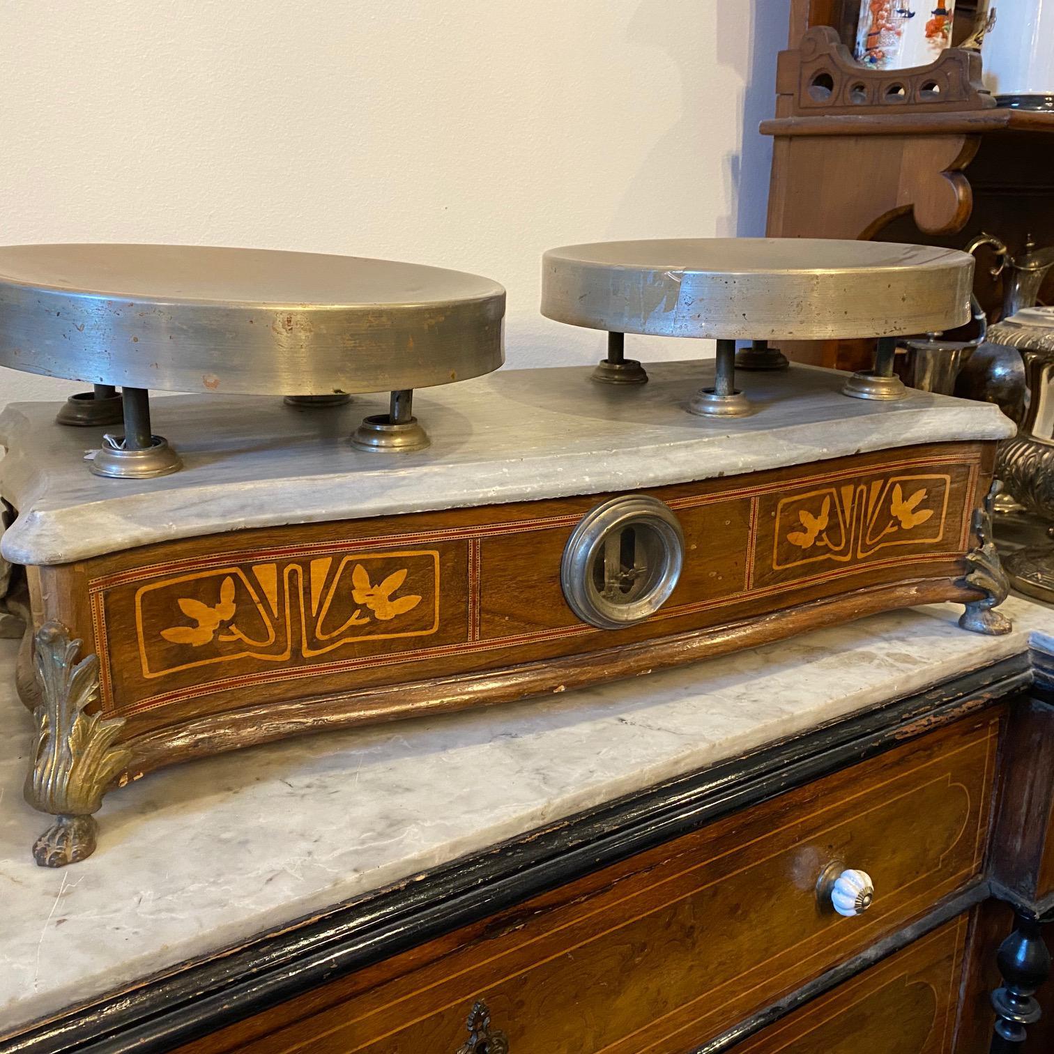 1900s Art Nouveau Italian Scale with Floral Inlays and Bronzes For Sale 6