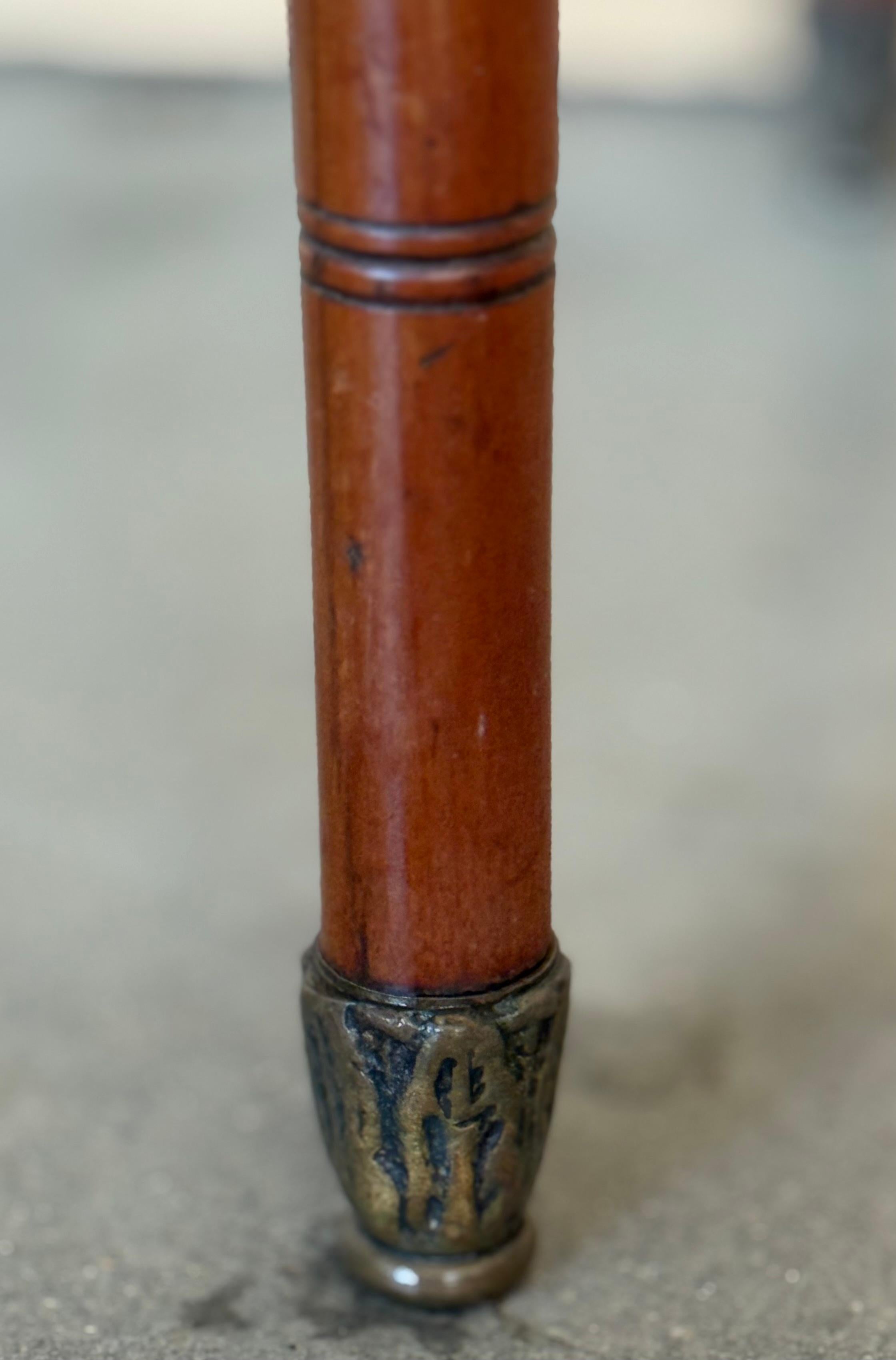 1900, Coppia di comodini in mogano Art Nouveau con piano in marmo a cresta in vendita 9