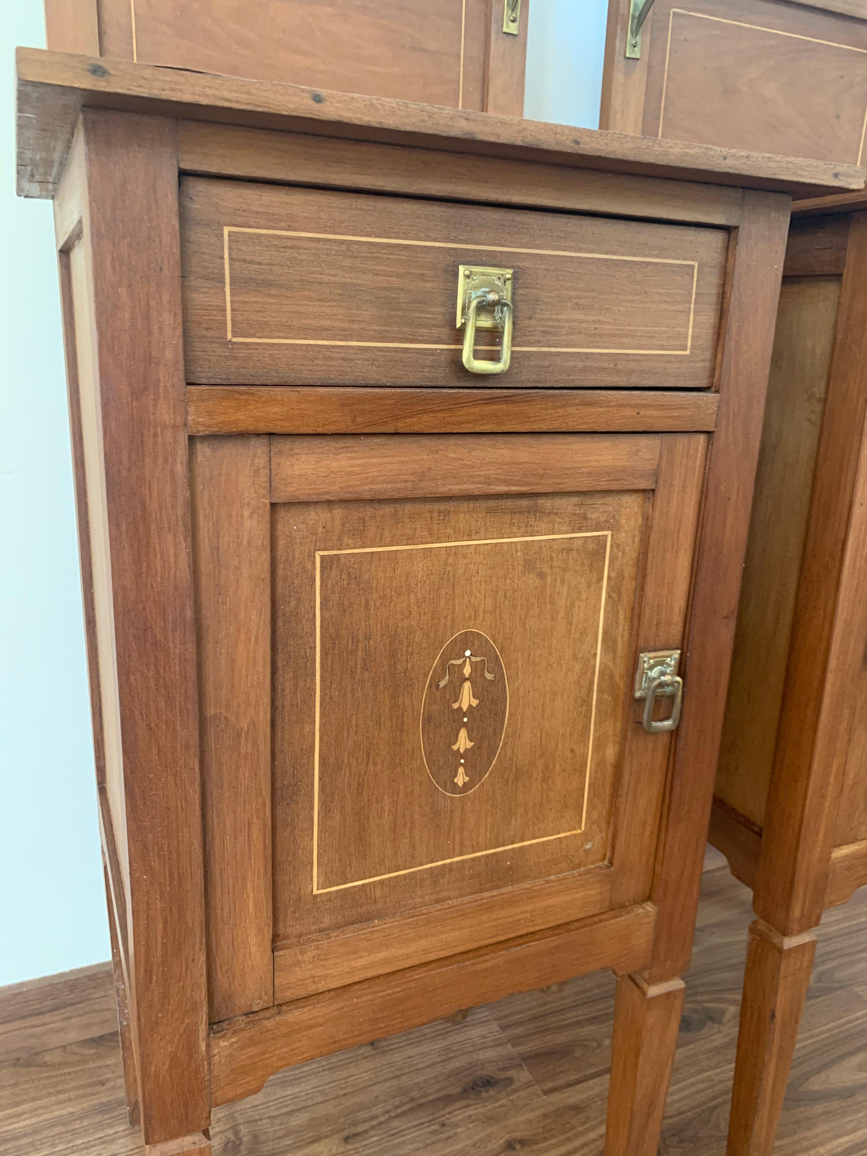 20th Century 1900s, Art Nouveau Pair of Walnut Nightstands with Crest and Glass Shelve For Sale