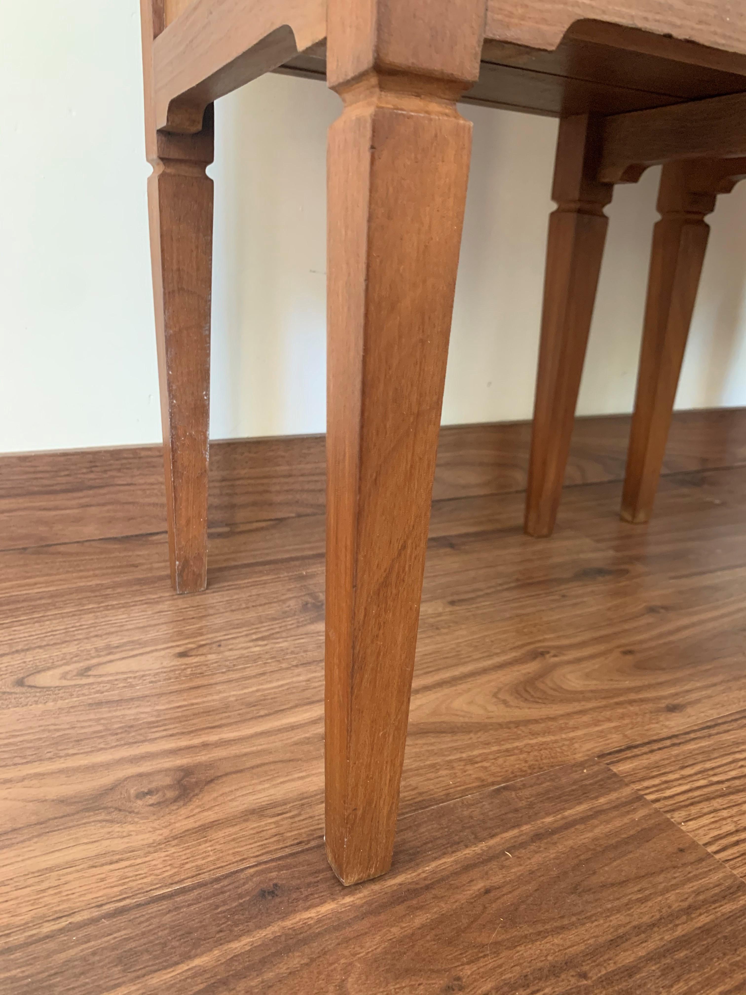 1900s, Art Nouveau Pair of Walnut Nightstands with Crest and Glass Shelve For Sale 2