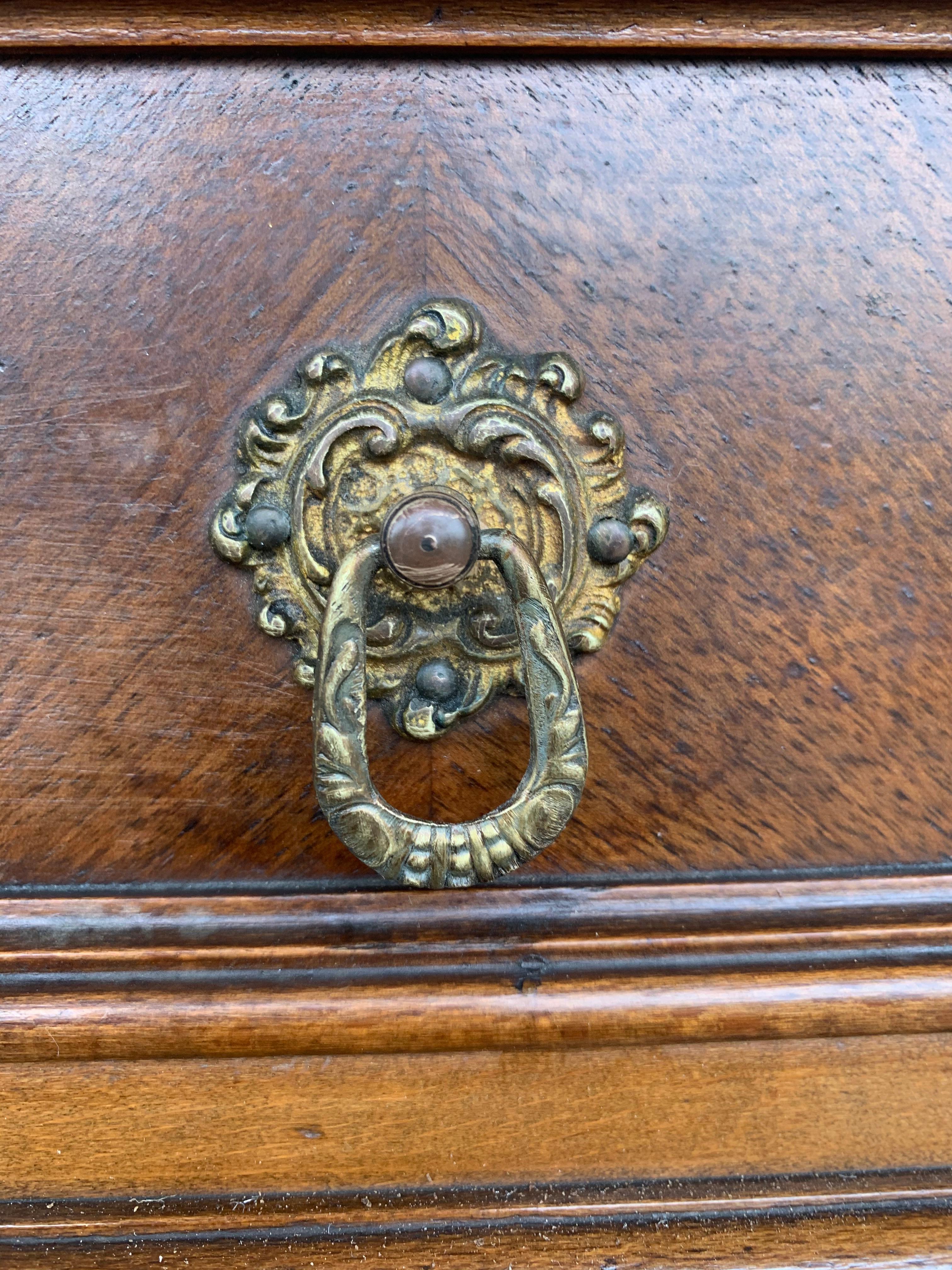 1900s, Art Nouveau Pair of Walnut Nightstands with Crest and Marble Top 3