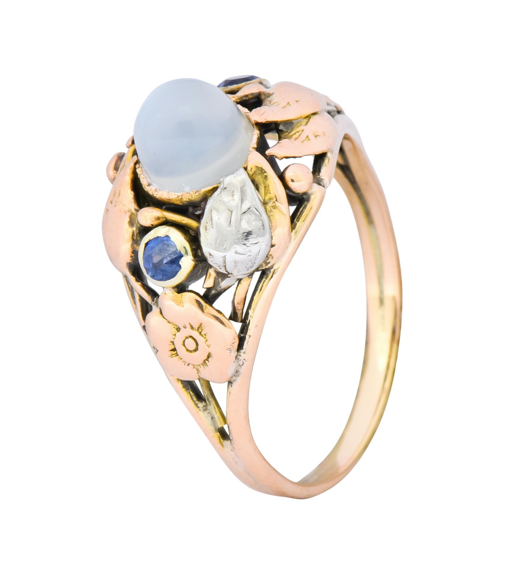 1900s Arts & Crafts Moonstone Sapphire 14 Karat Gold Floral Ring 2