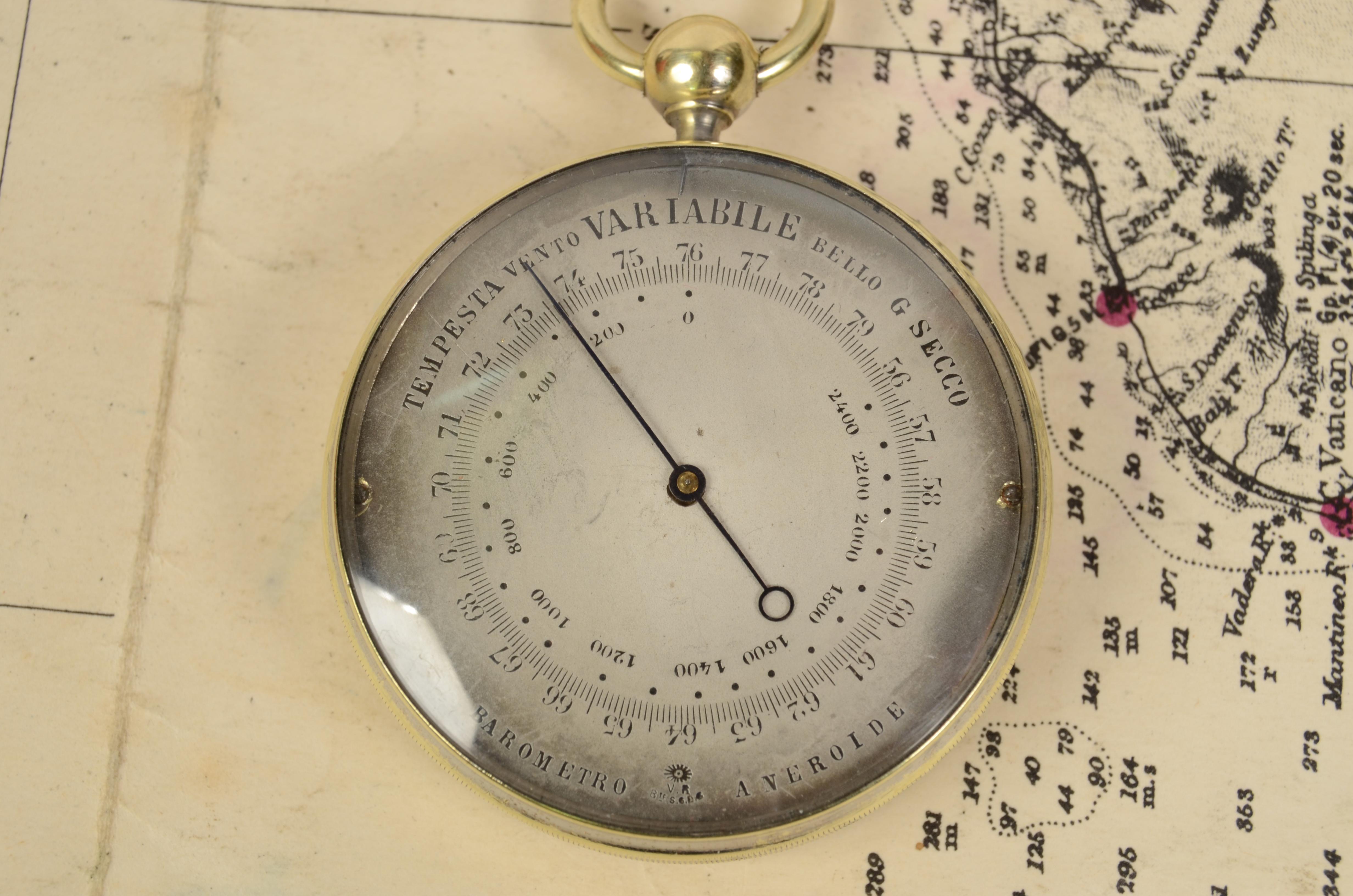 1900s Barometric Altimeter Antique Measuring Instrument in Original Case In Good Condition In Milan, IT