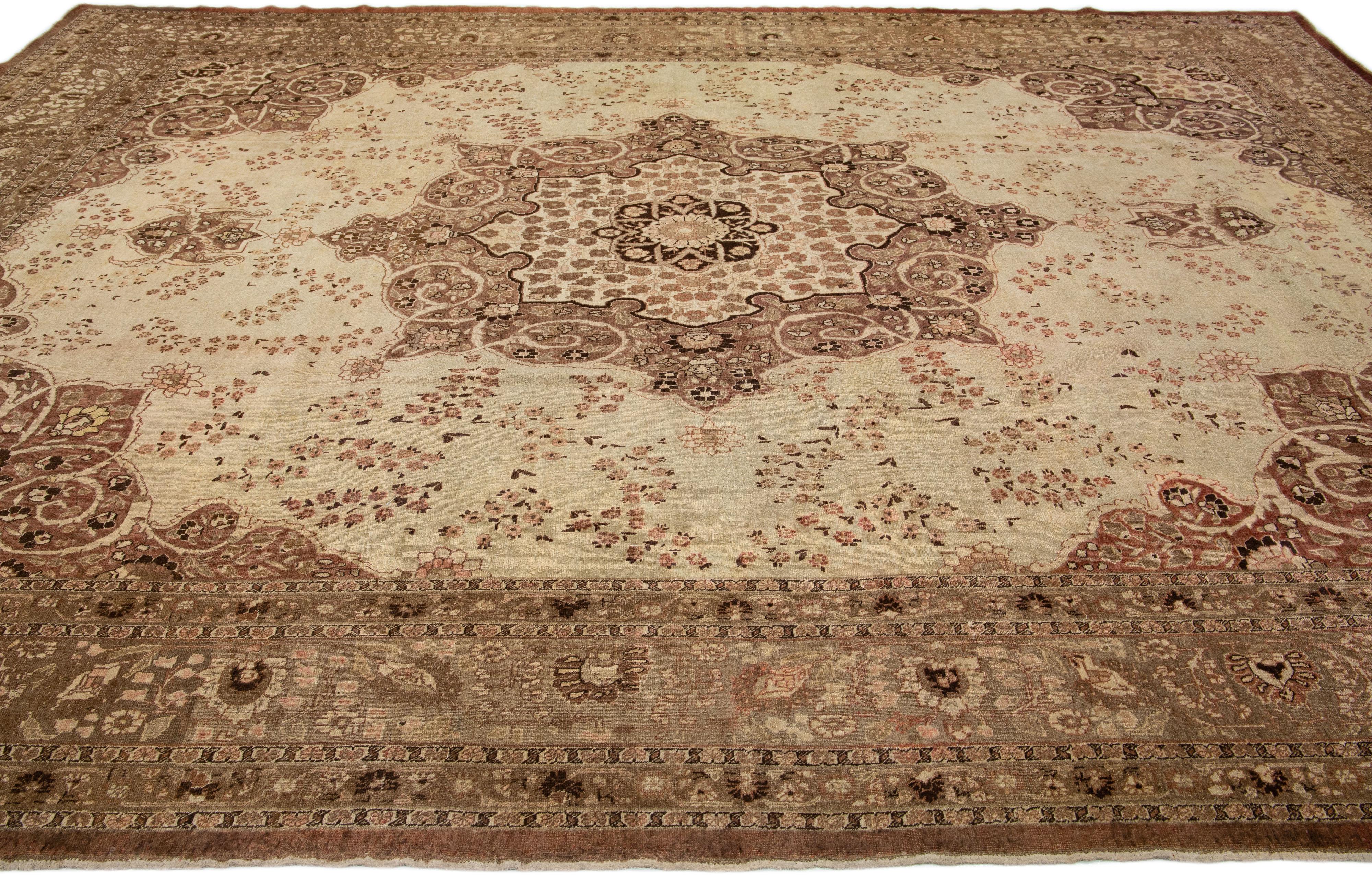 1900s Beige Handmade Antique Persian Tabriz Wool Rug Excellent état - En vente à Norwalk, CT