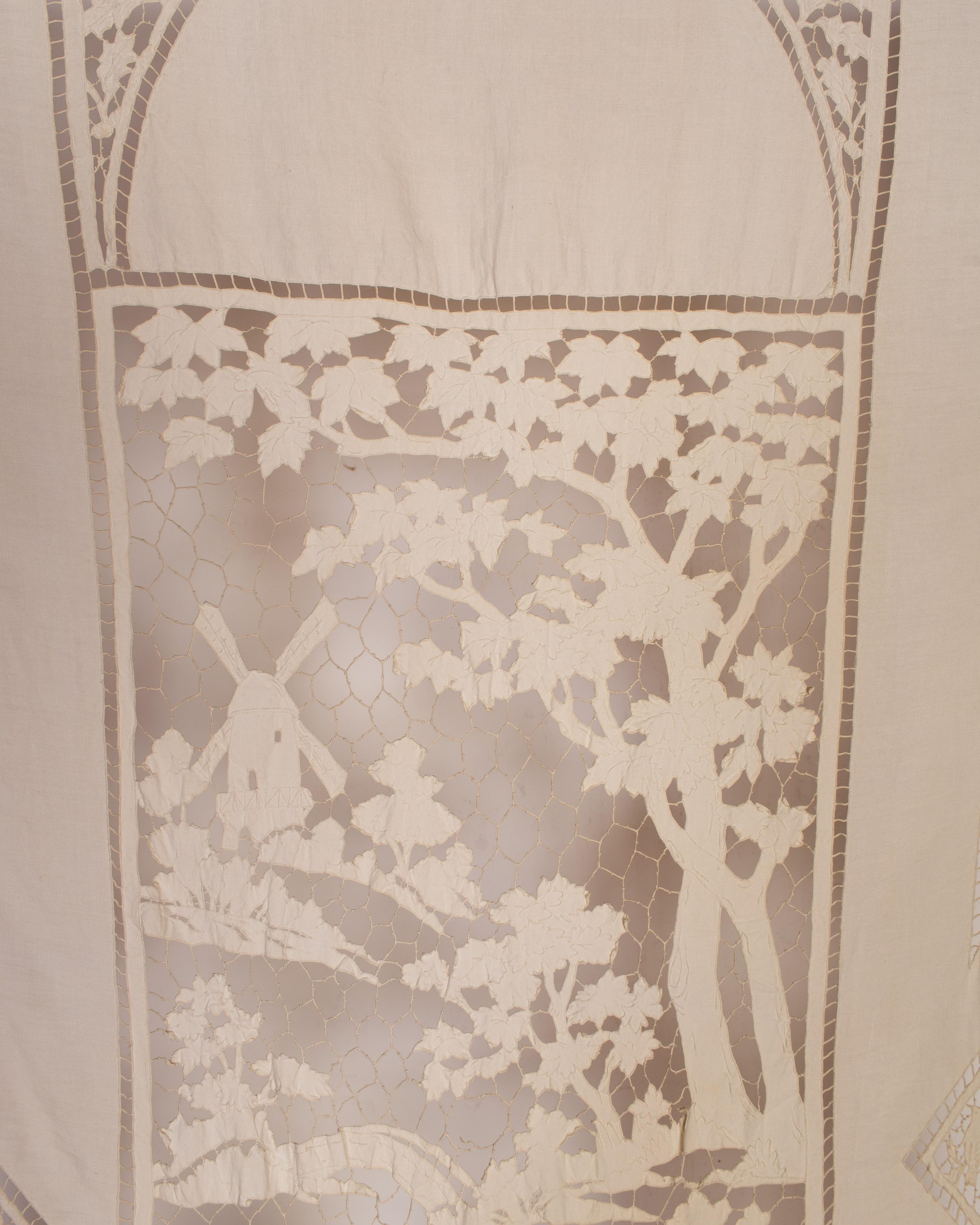 1900S Beige Linen Hand Made Lace Panel From Brussells For Sale 3