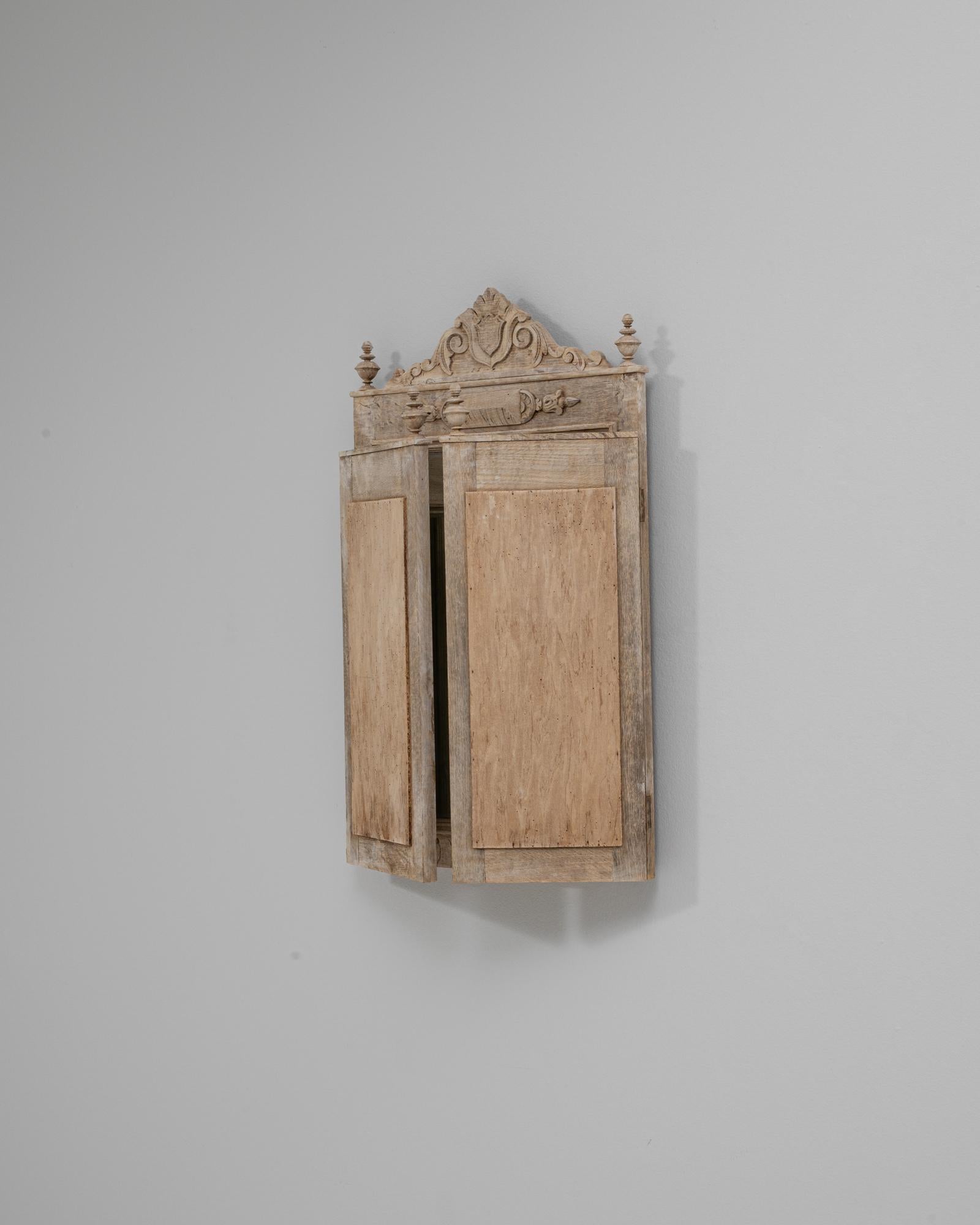 XX secolo Specchio da parete Foldes in Oak intagliato in Belgio del 1900 in vendita