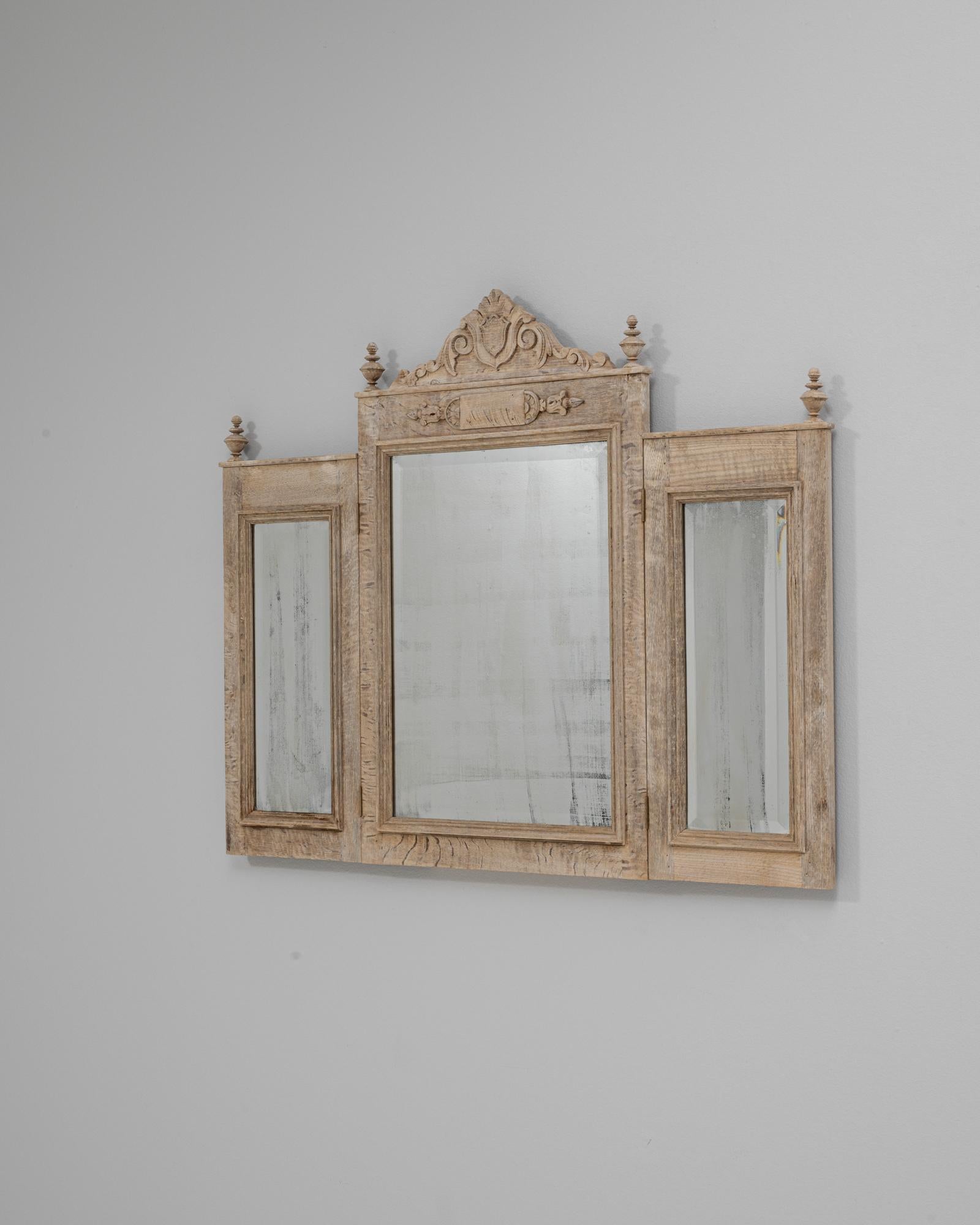 Vetro Specchio da parete Foldes in Oak intagliato in Belgio del 1900 in vendita