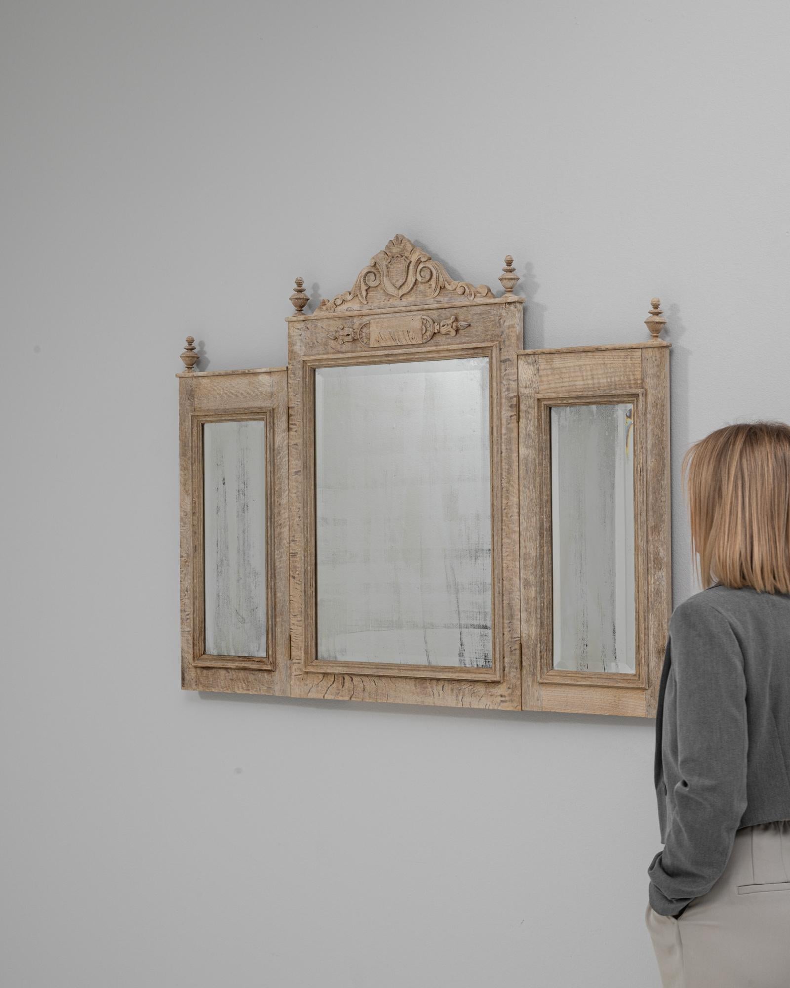 Specchio da parete Foldes in Oak intagliato in Belgio del 1900 in vendita 1