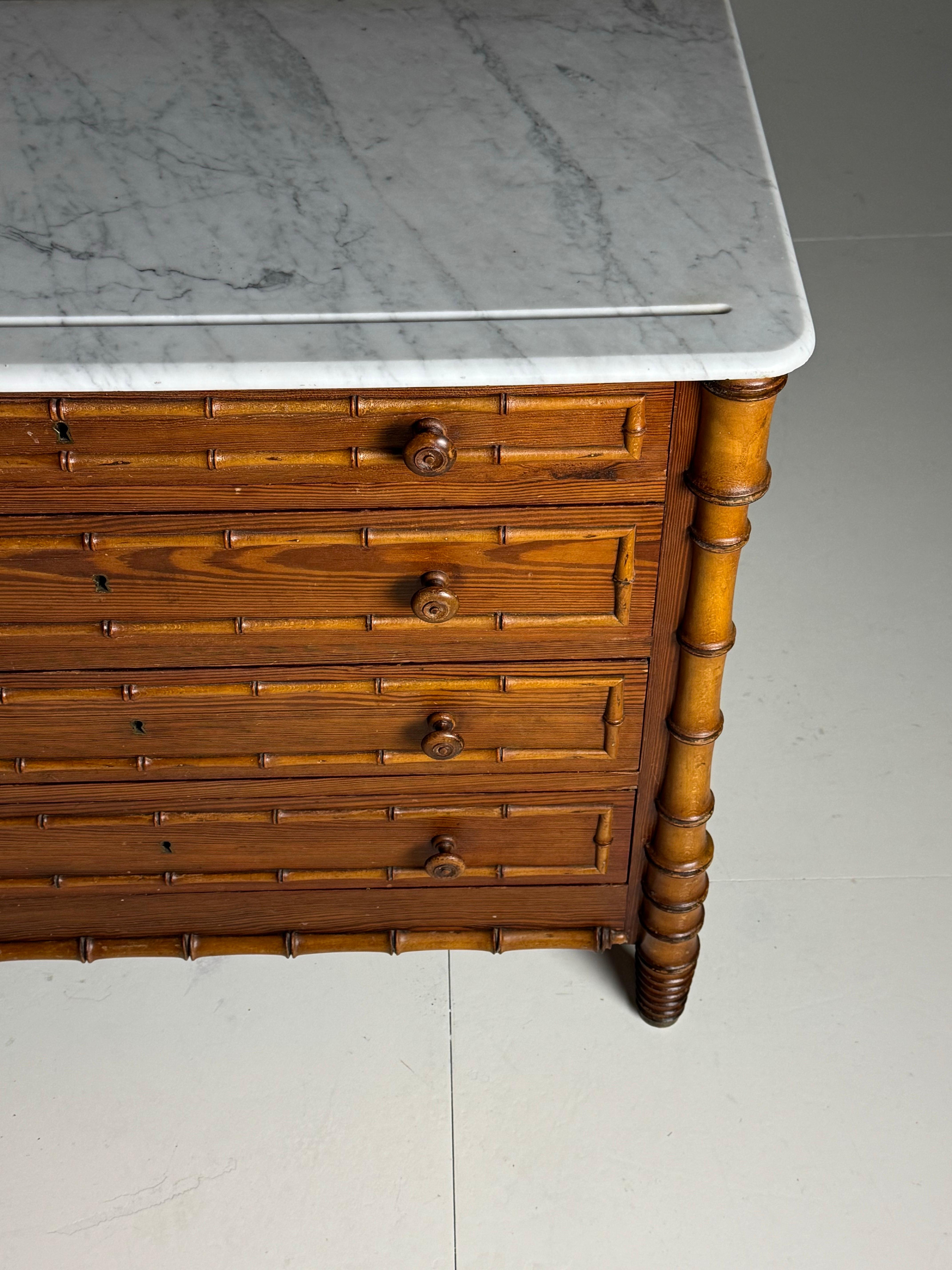 1900er Belgische Kommode aus Kunstbambus im Angebot 5