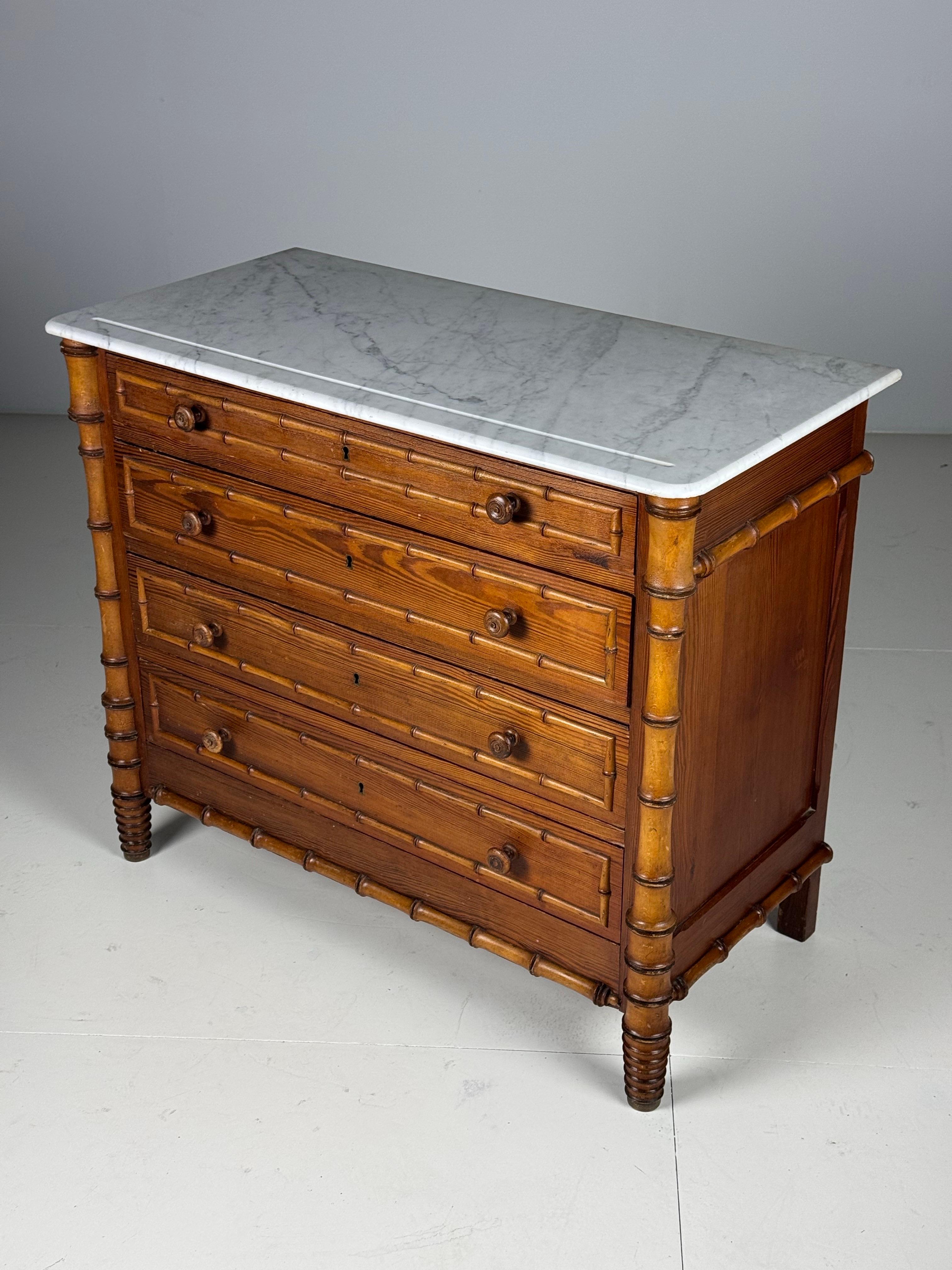 1900er Belgische Kommode aus Kunstbambus im Angebot 7
