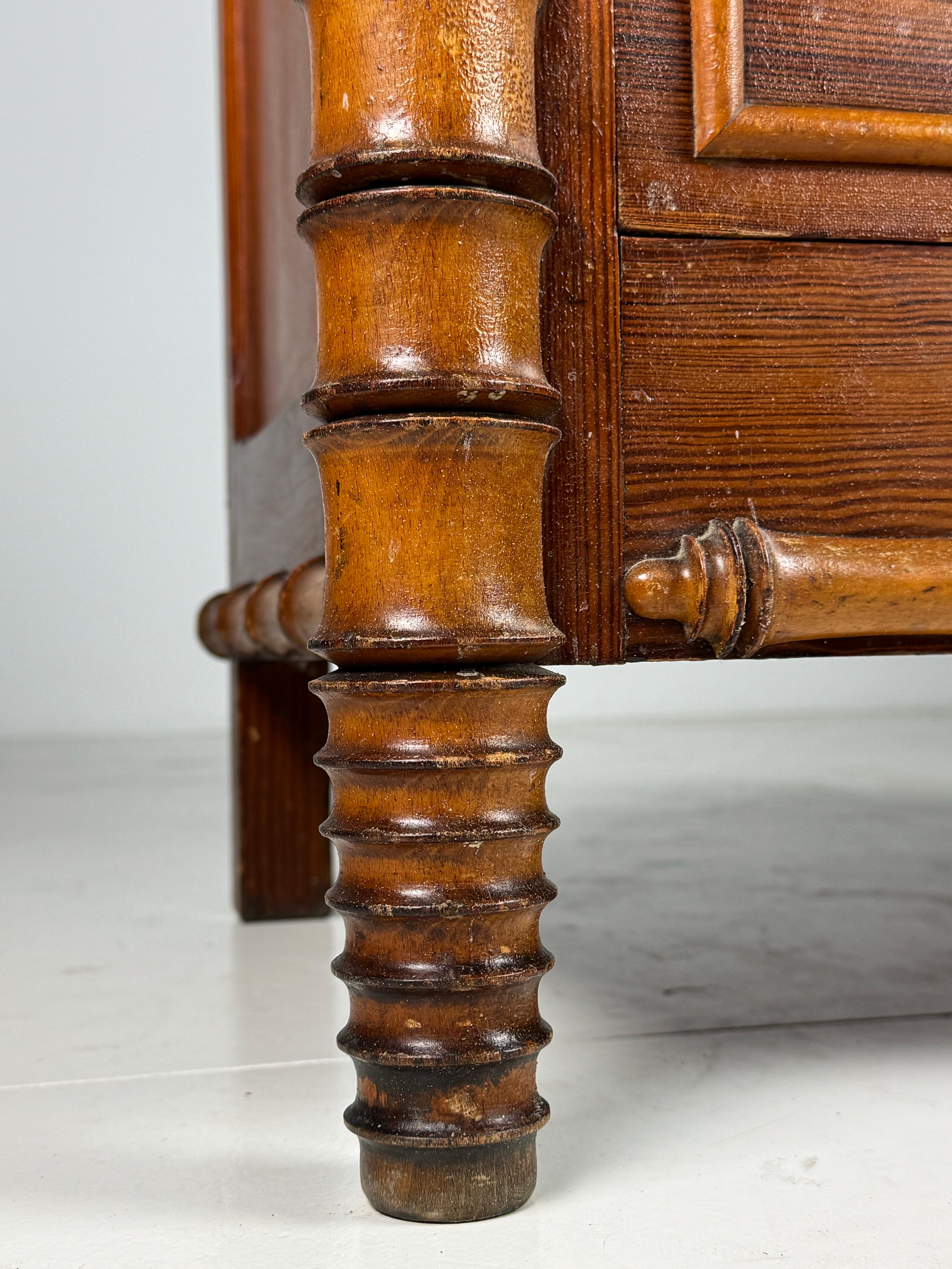 1900er Belgische Kommode aus Kunstbambus (Frühes 20. Jahrhundert) im Angebot