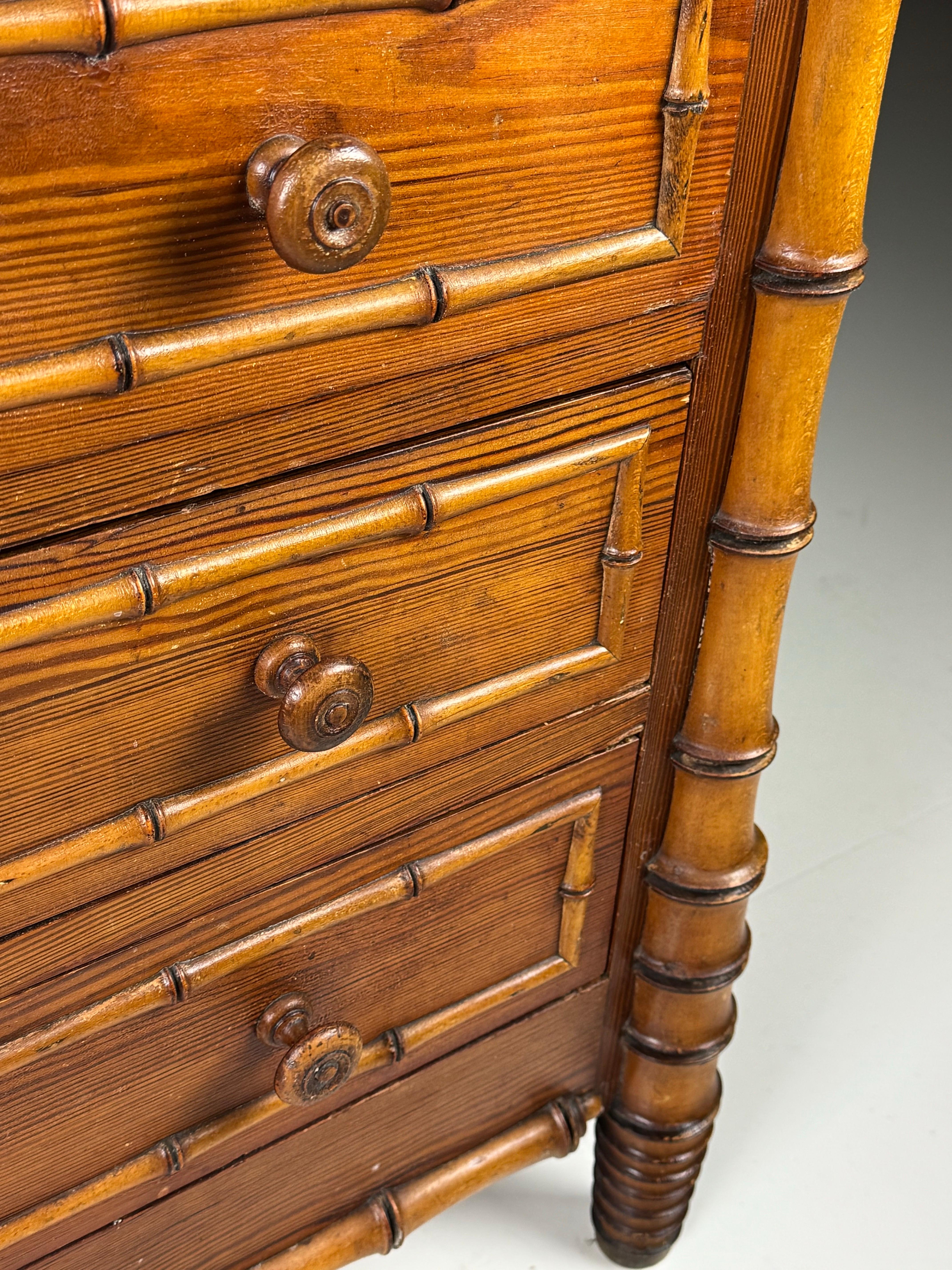 1900er Belgische Kommode aus Kunstbambus im Angebot 2