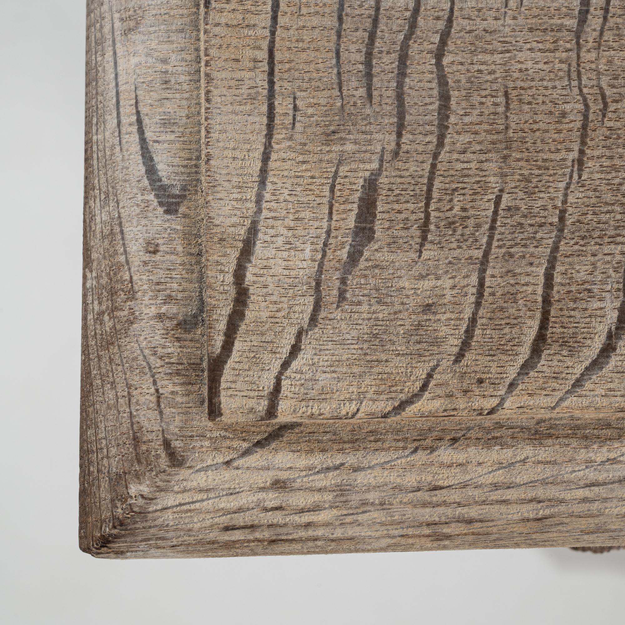 1900s Belgian Hand-Carved Oak Bedside Table im Angebot 6