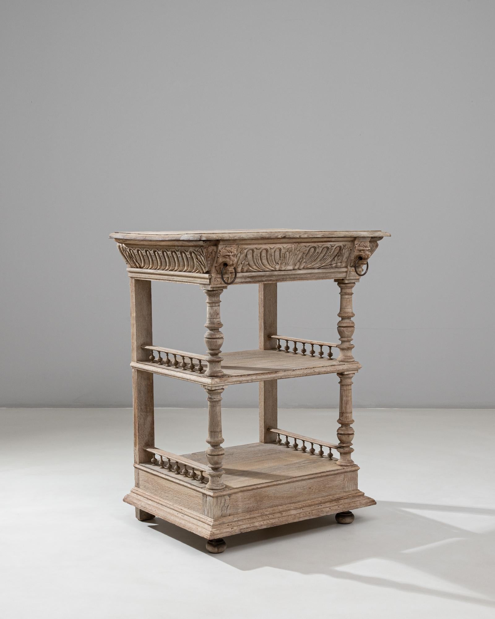 1900s Belgian Hand-Carved Oak Bedside Table im Angebot 8