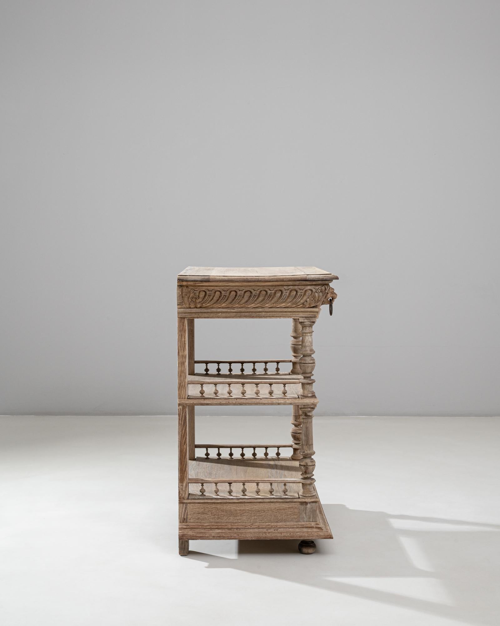 1900s Belgian Hand-Carved Oak Bedside Table im Zustand „Gut“ im Angebot in High Point, NC