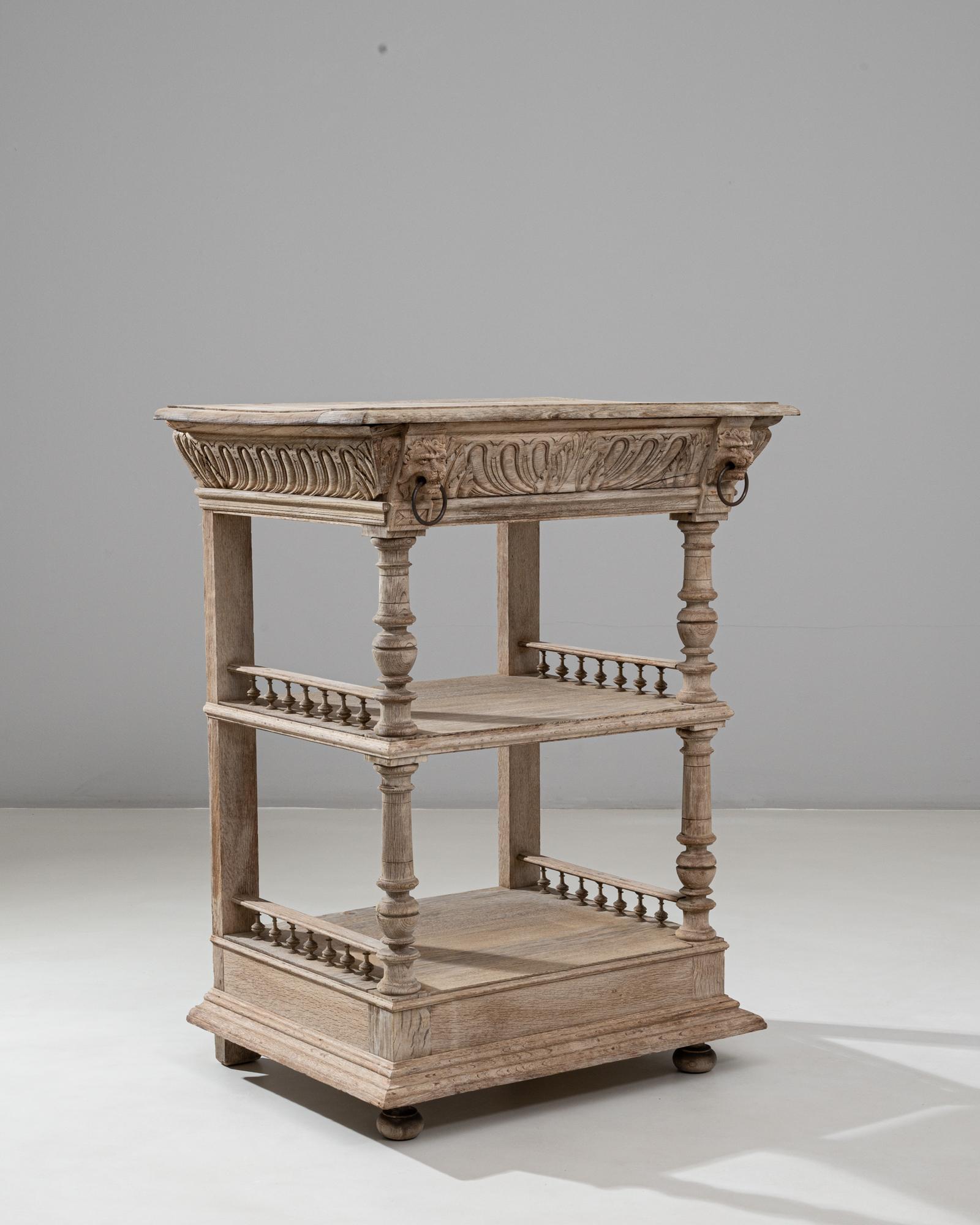 1900s Belgian Hand-Carved Oak Bedside Table im Angebot 2