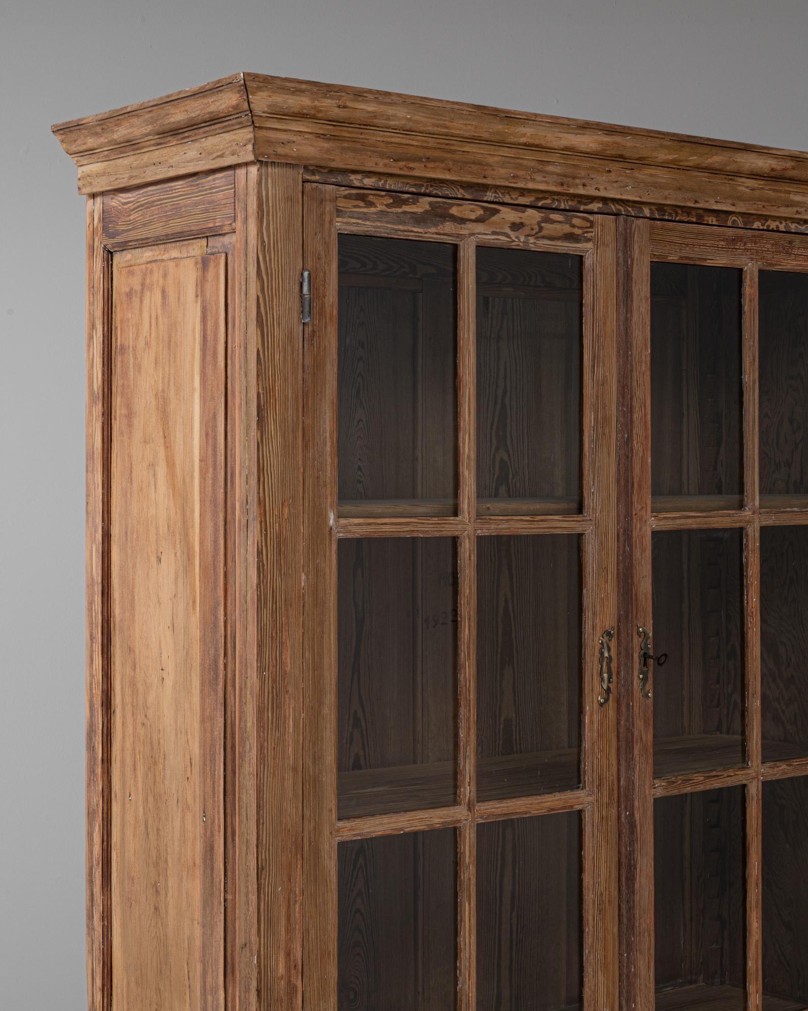 Vetrina industriale belga del 1900 in legno con base in metallo in vendita 1