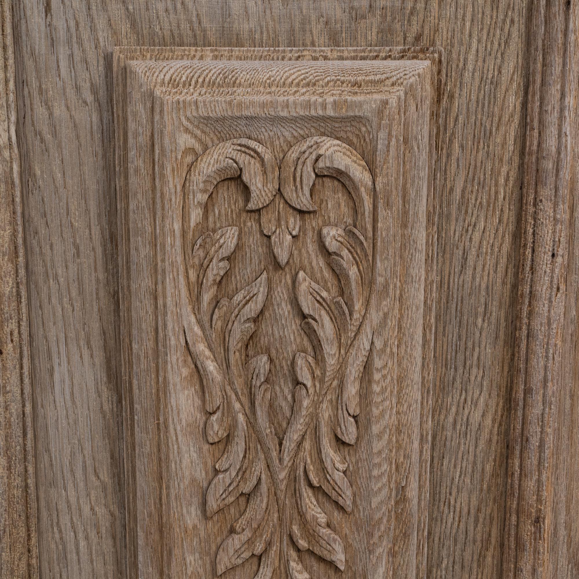 1900er Belgisches Louis XIII geschnitztes Eichenbuffet im Angebot 3