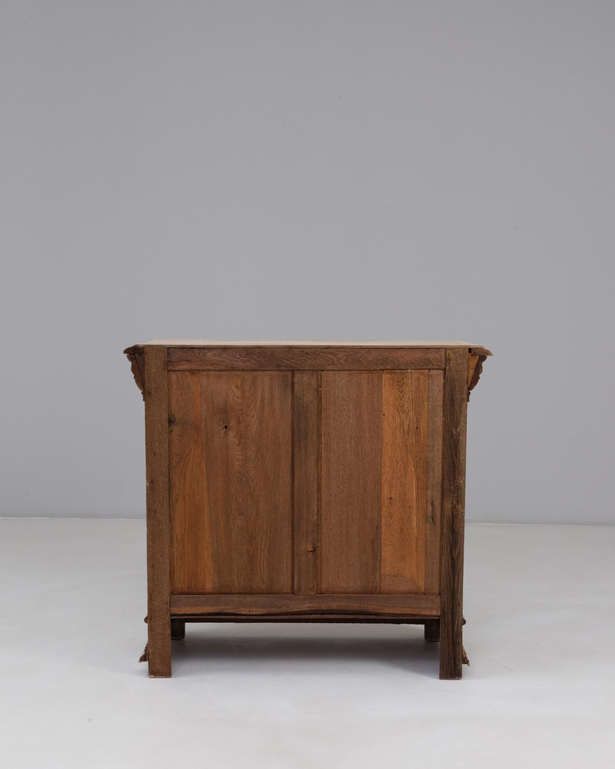 1900er Belgisches Louis XIII geschnitztes Eichenbuffet im Angebot 5