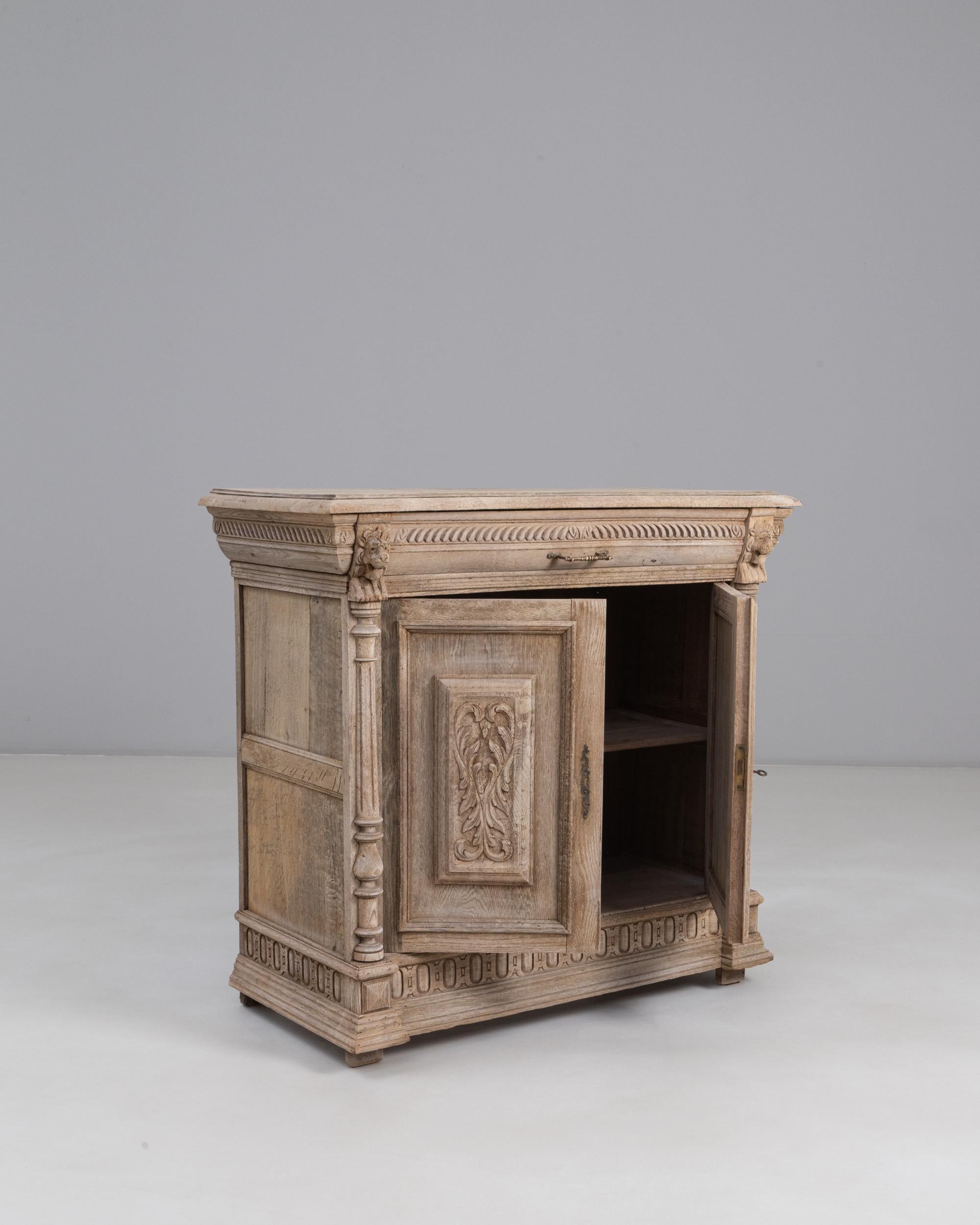 1900er Belgisches Louis XIII geschnitztes Eichenbuffet im Angebot 2