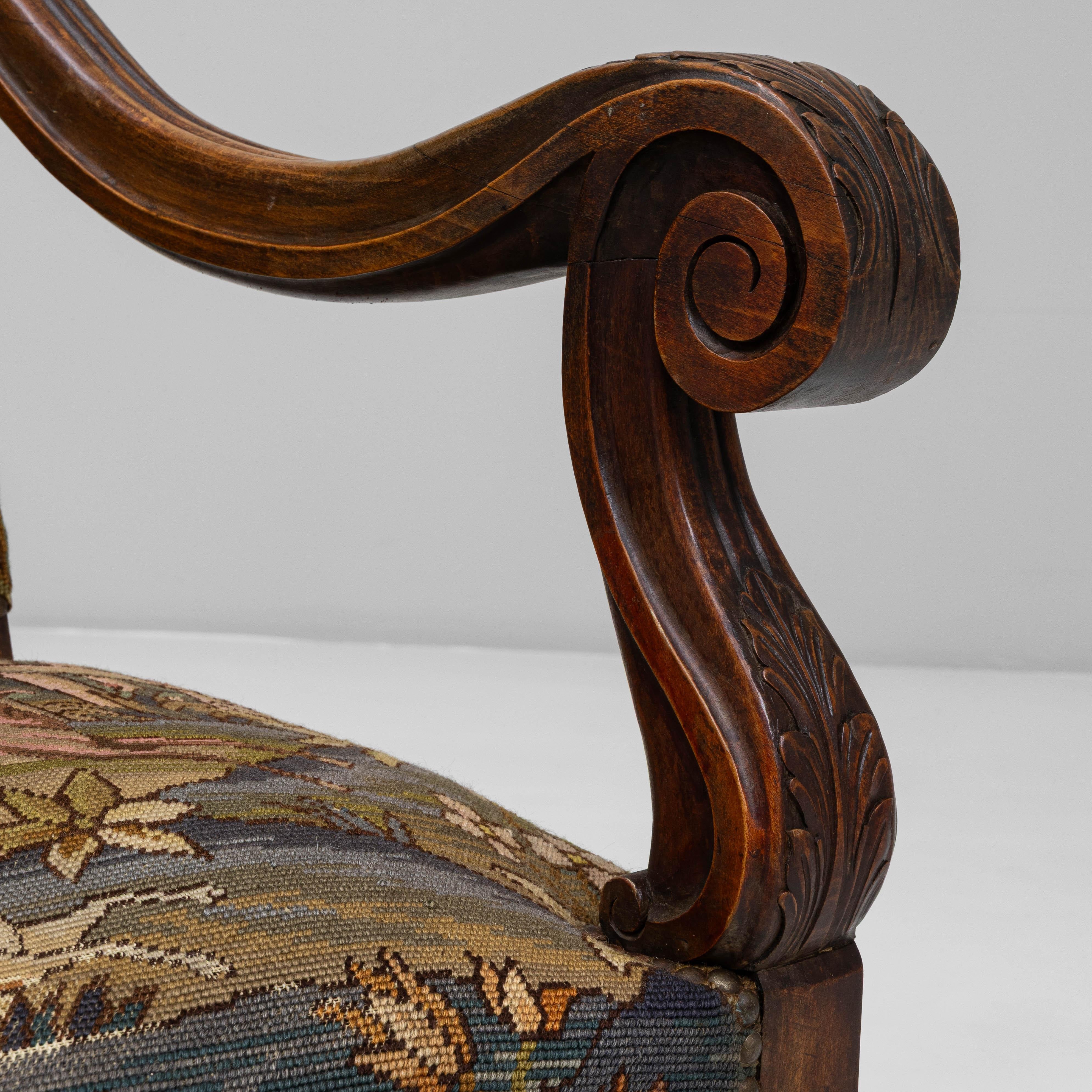 1900 Sillón belga Luis XIV tallado con tapicería de tapiz en venta 7