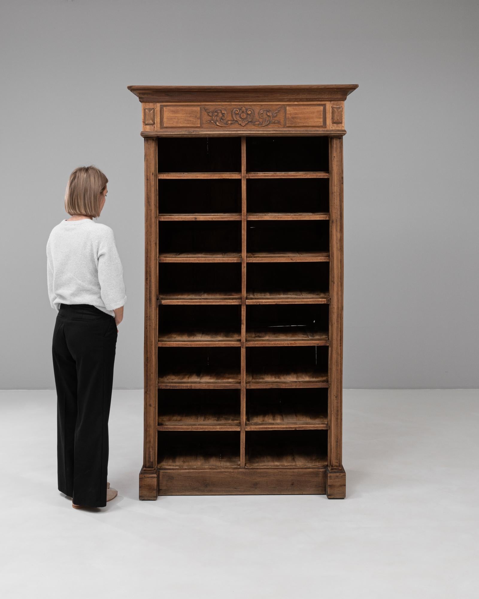 Archivador de madera de estilo neoclásico belga de 1900 Neoclásico en venta