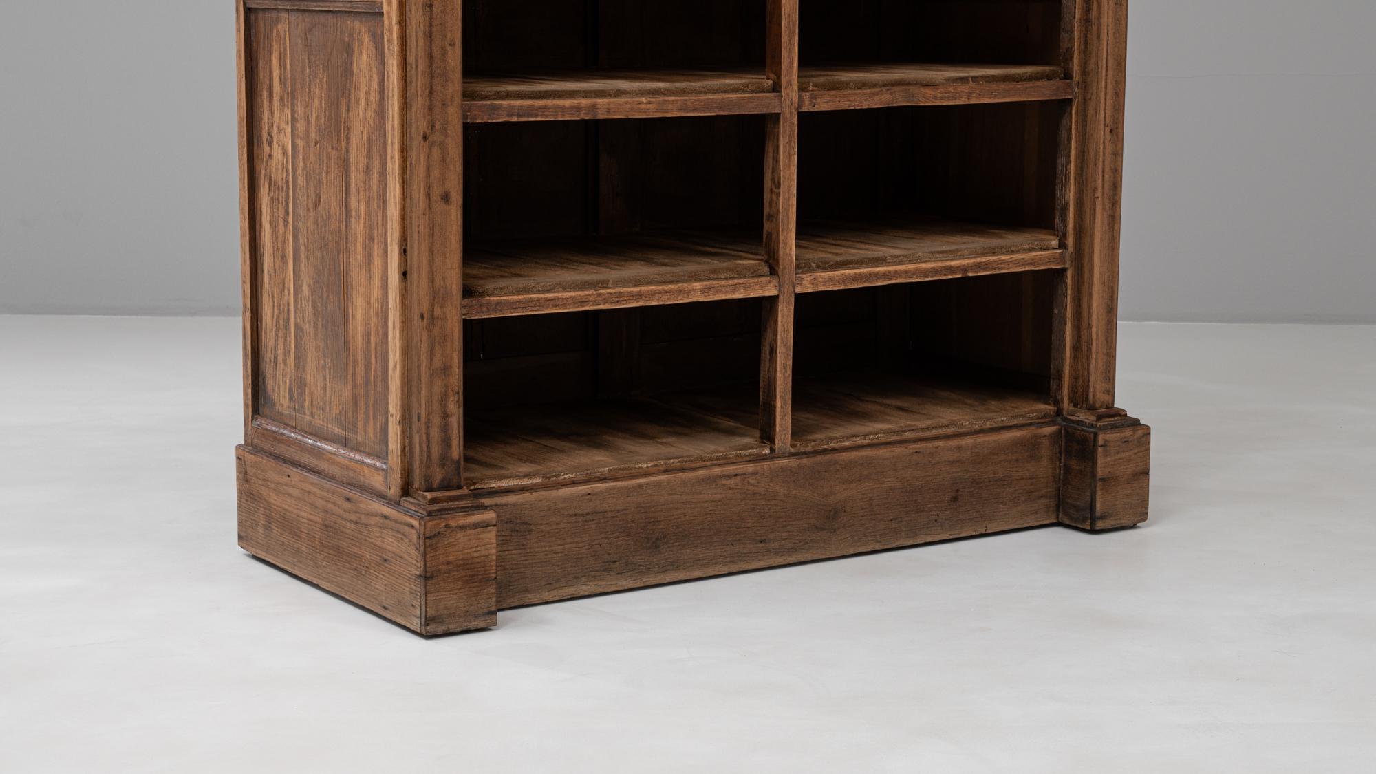 Archivador de madera de estilo neoclásico belga de 1900 en venta 1