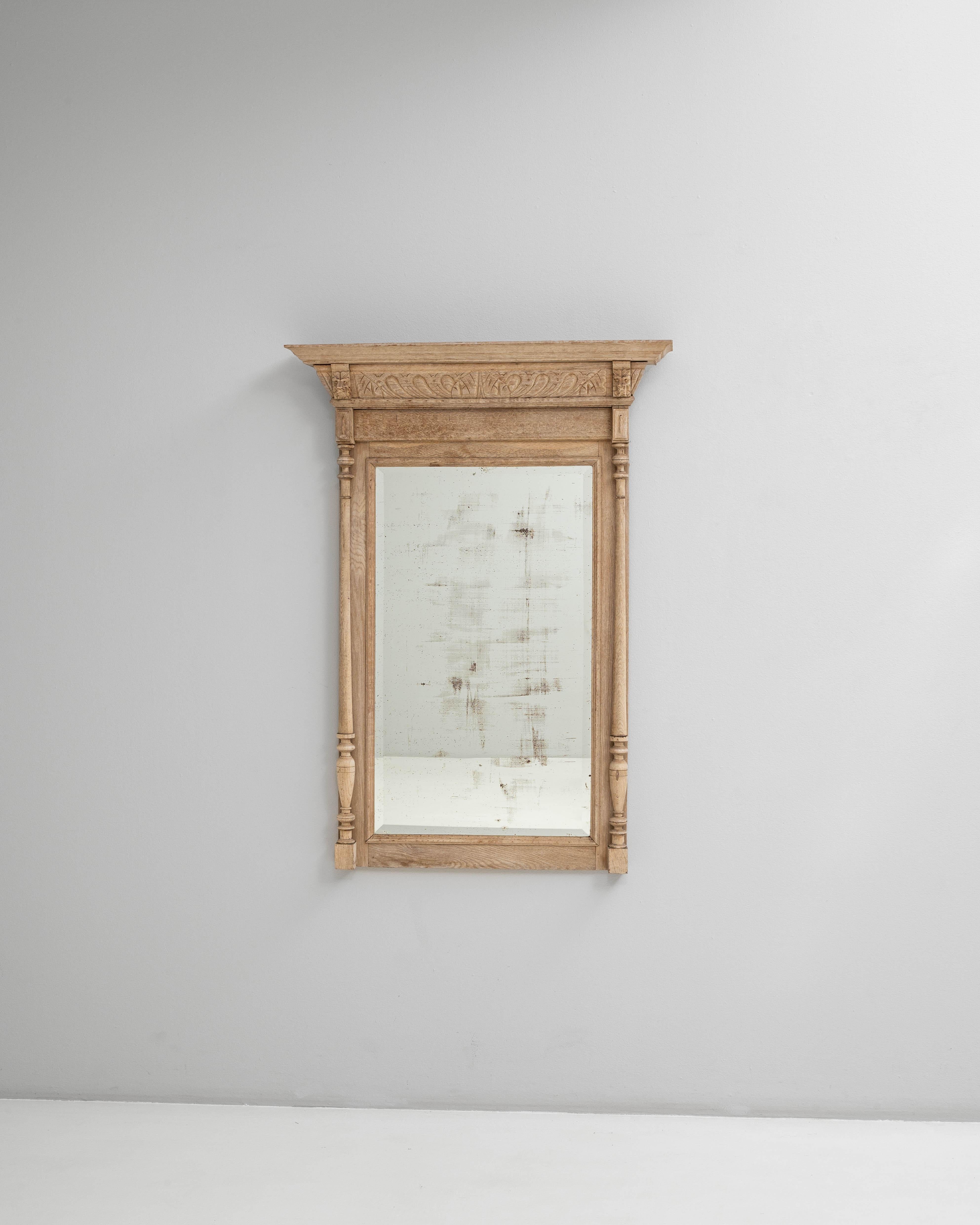 Espejo de roble belga de 1900 en Bueno estado para la venta en High Point, NC