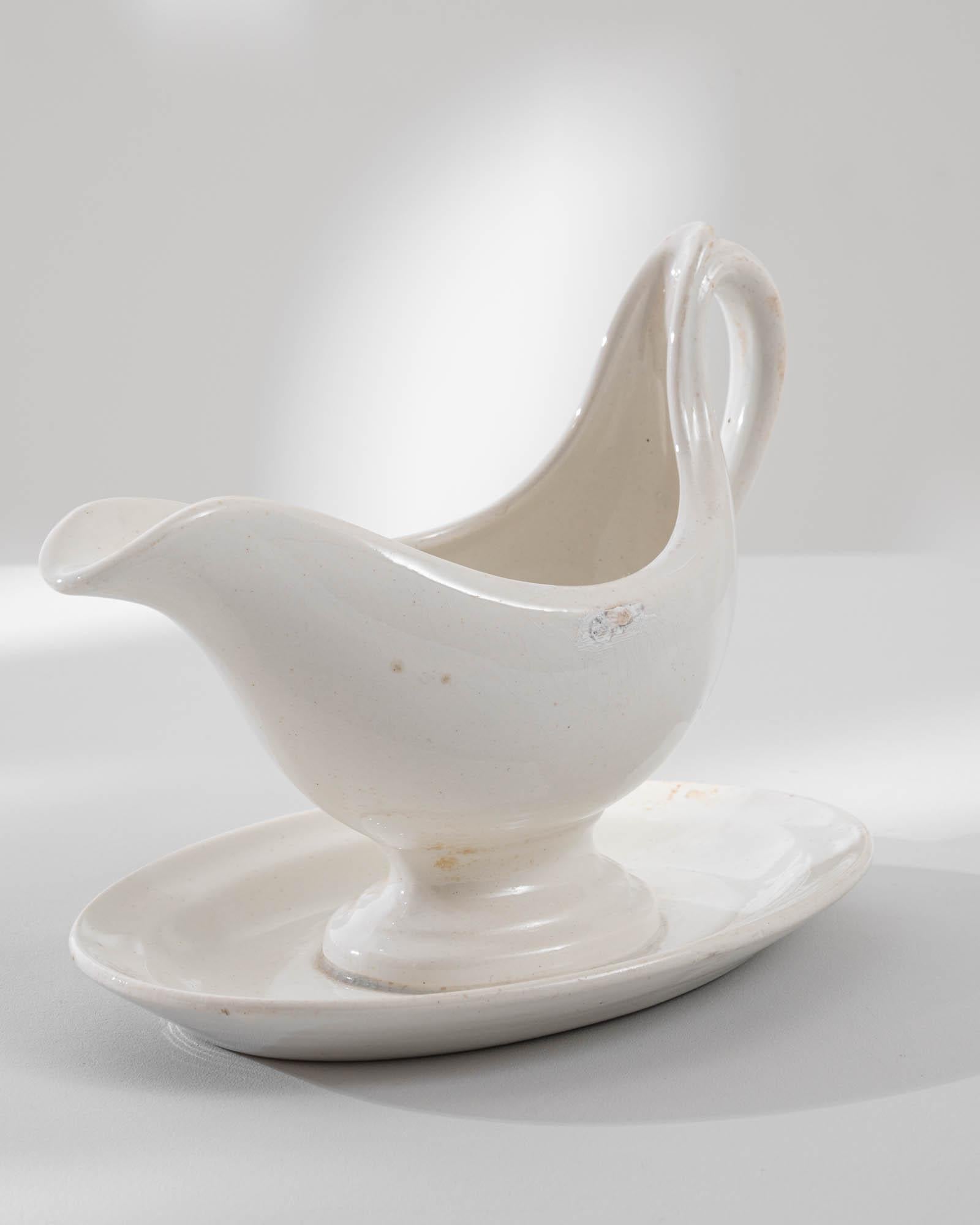 1900s Belgian Porcelain Sauceboat For Sale 1