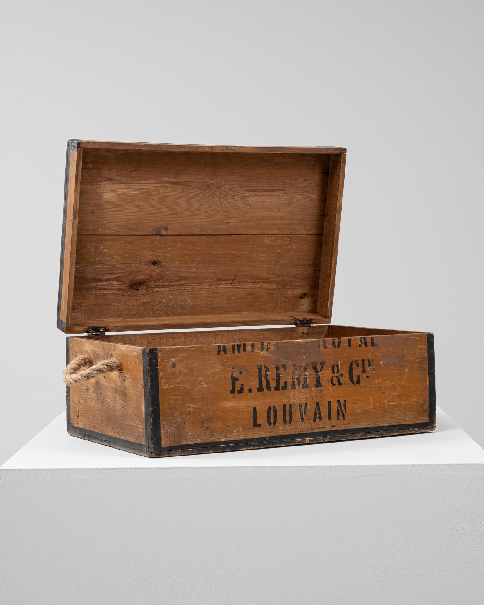 Legno Cassapanca belga del 1900 in vendita