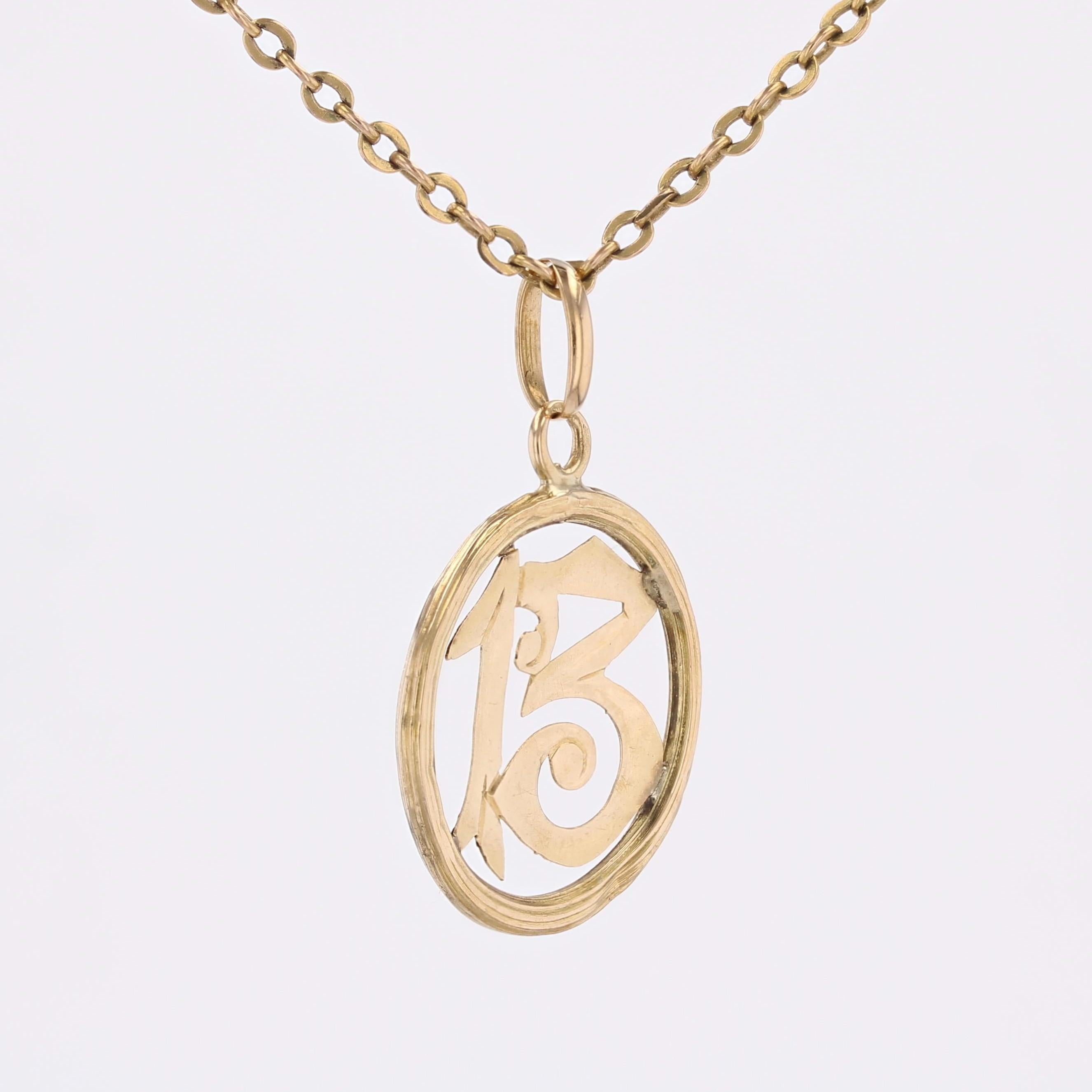 Belle Époque 1900s Belle Epoque Or jaune 18 carats Pendentif Numéro 13 en vente
