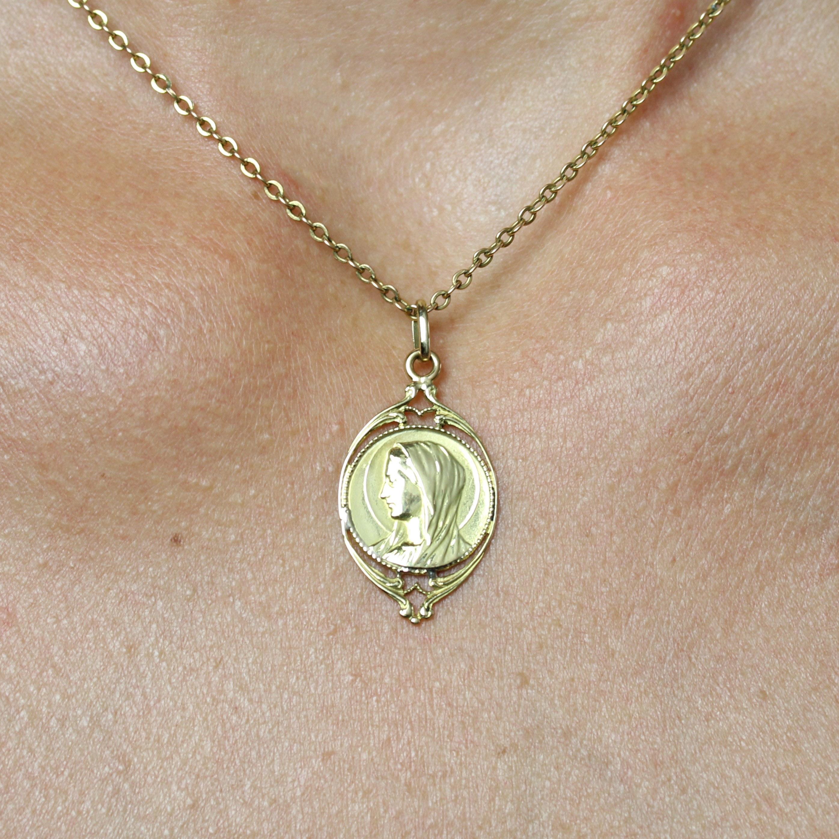 1900er Belle Epoque 18 Karat Gelbgold Jungfrau Maria Medaillen-Anhänger im Angebot 1