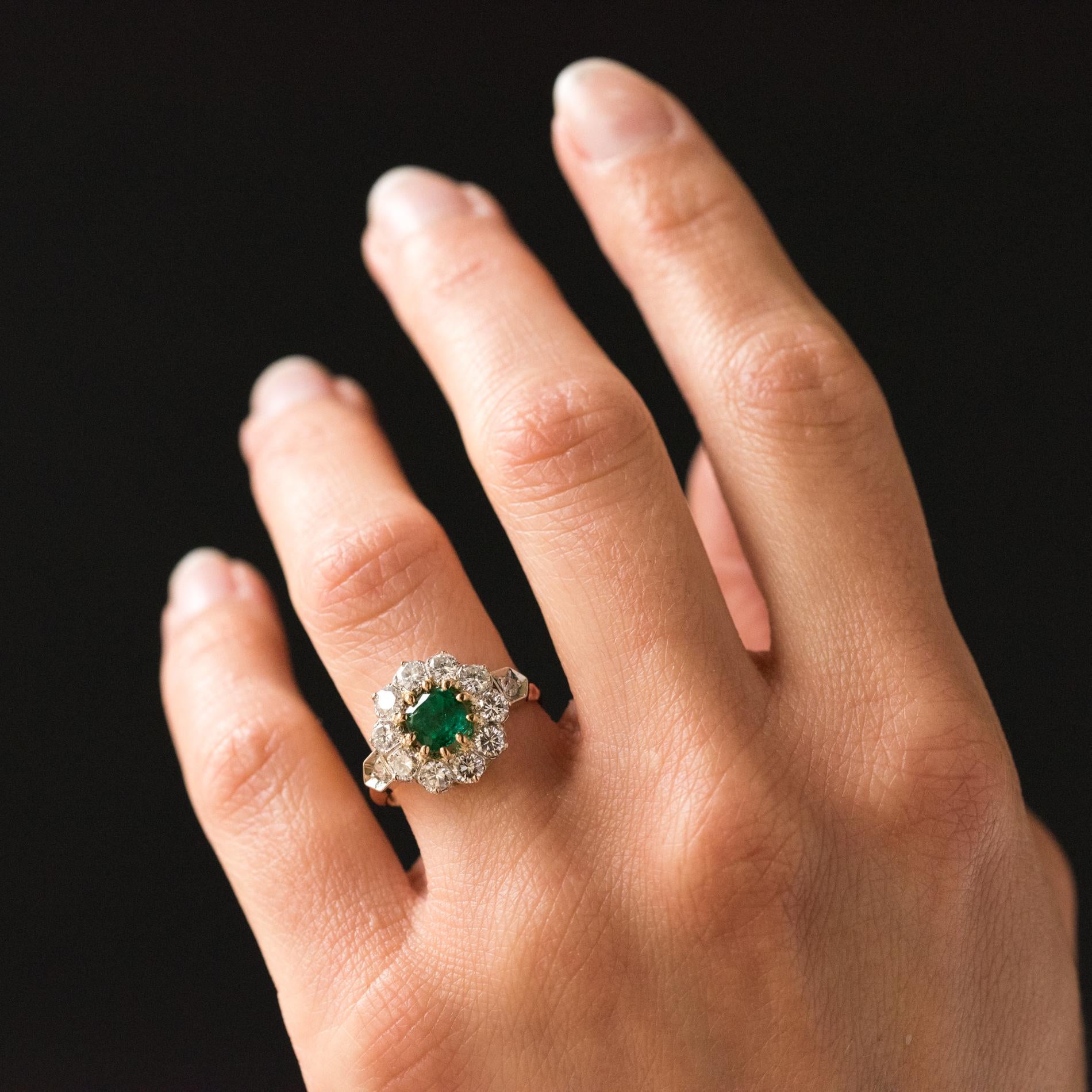 Women's 1900s Belle Époque Emerald Diamonds 18 Karat Rose Gold Platinium Daisy Ring