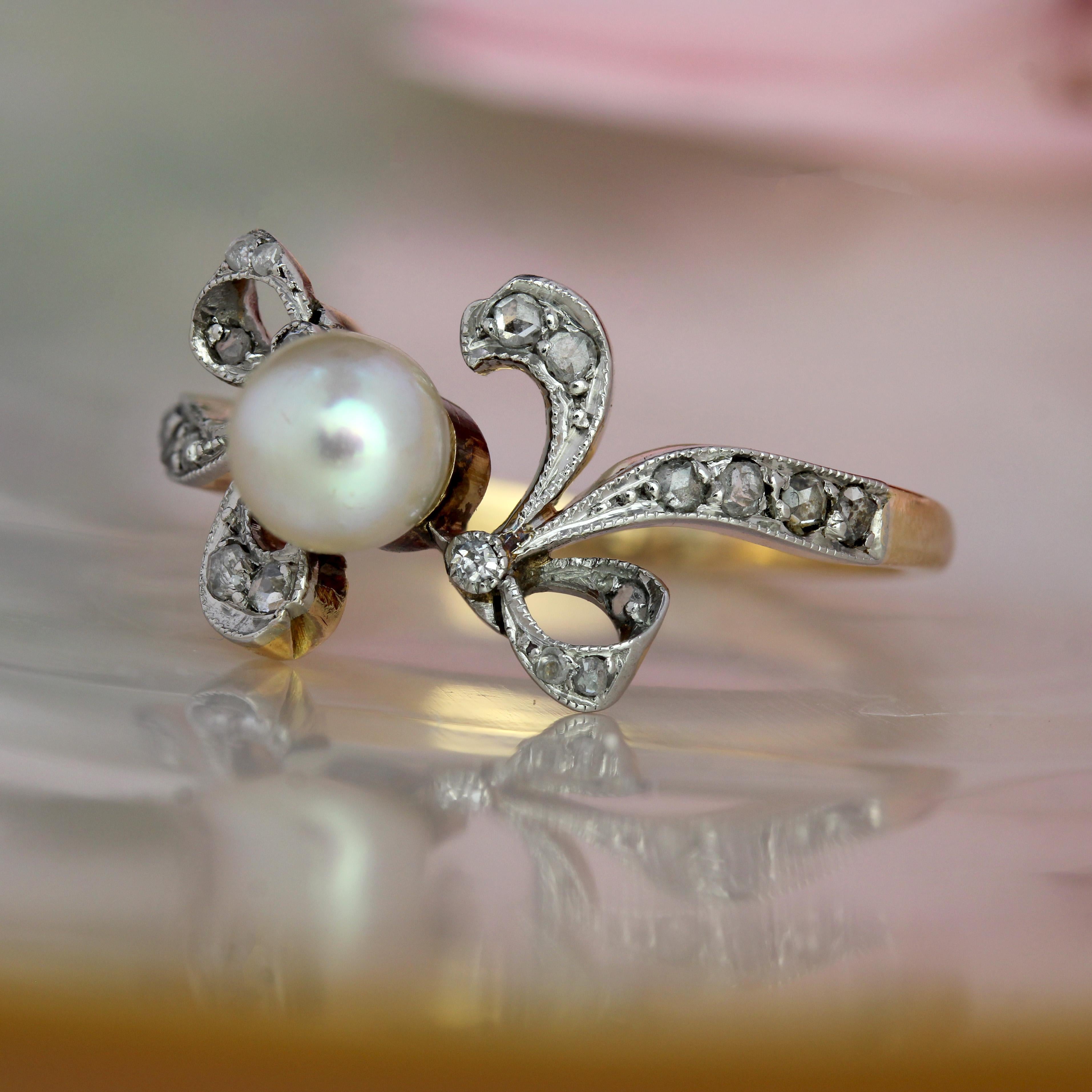 Anello Belle Epoque del 1900 con diamanti e perle in oro giallo 18 carati e platino in vendita 5