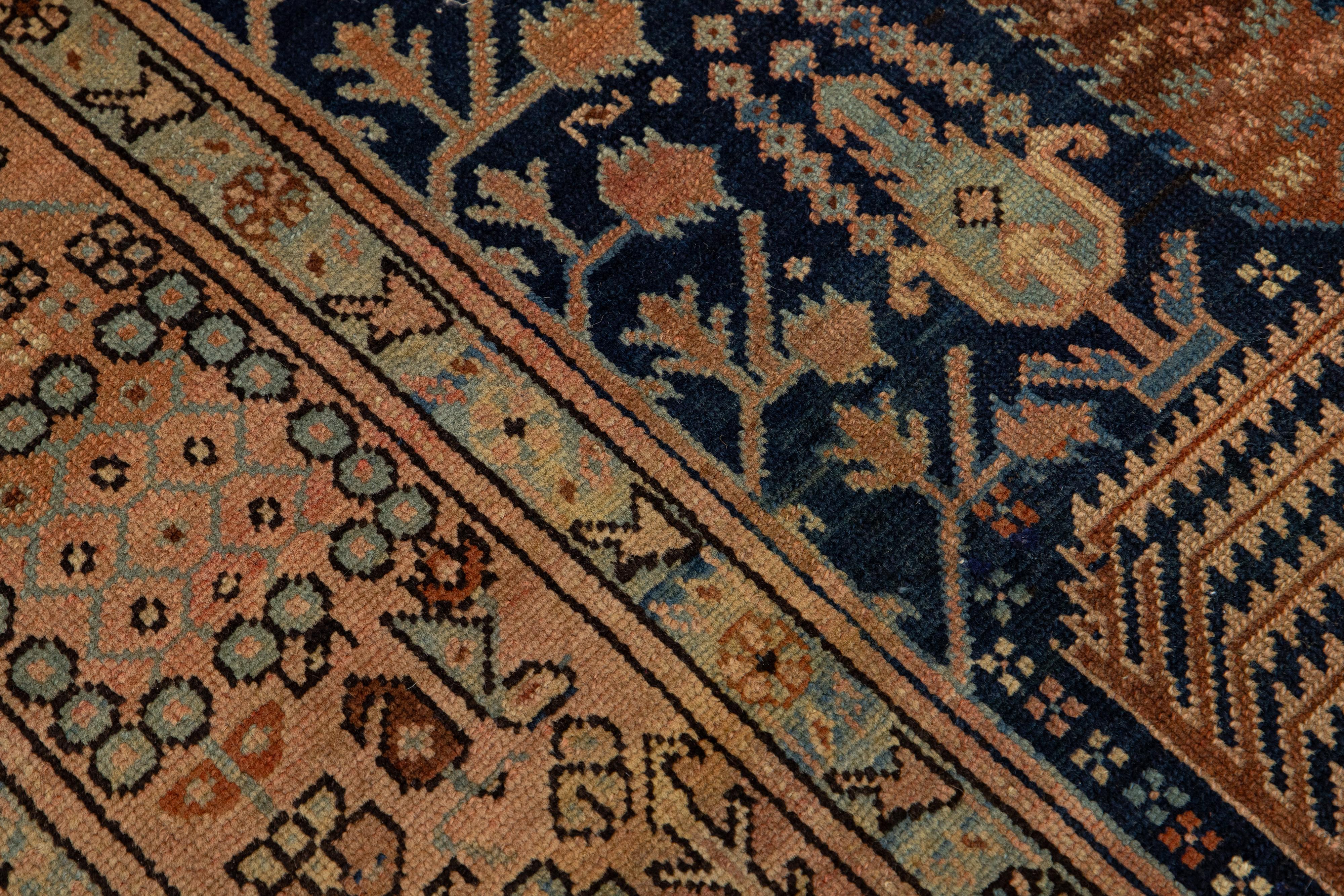 1900s Blue Antique Persian Bakshaish Wool Rug Handmade with Allover Design (Tapis de laine persan Bakshaish fait à la main avec un design Allover) en vente 3