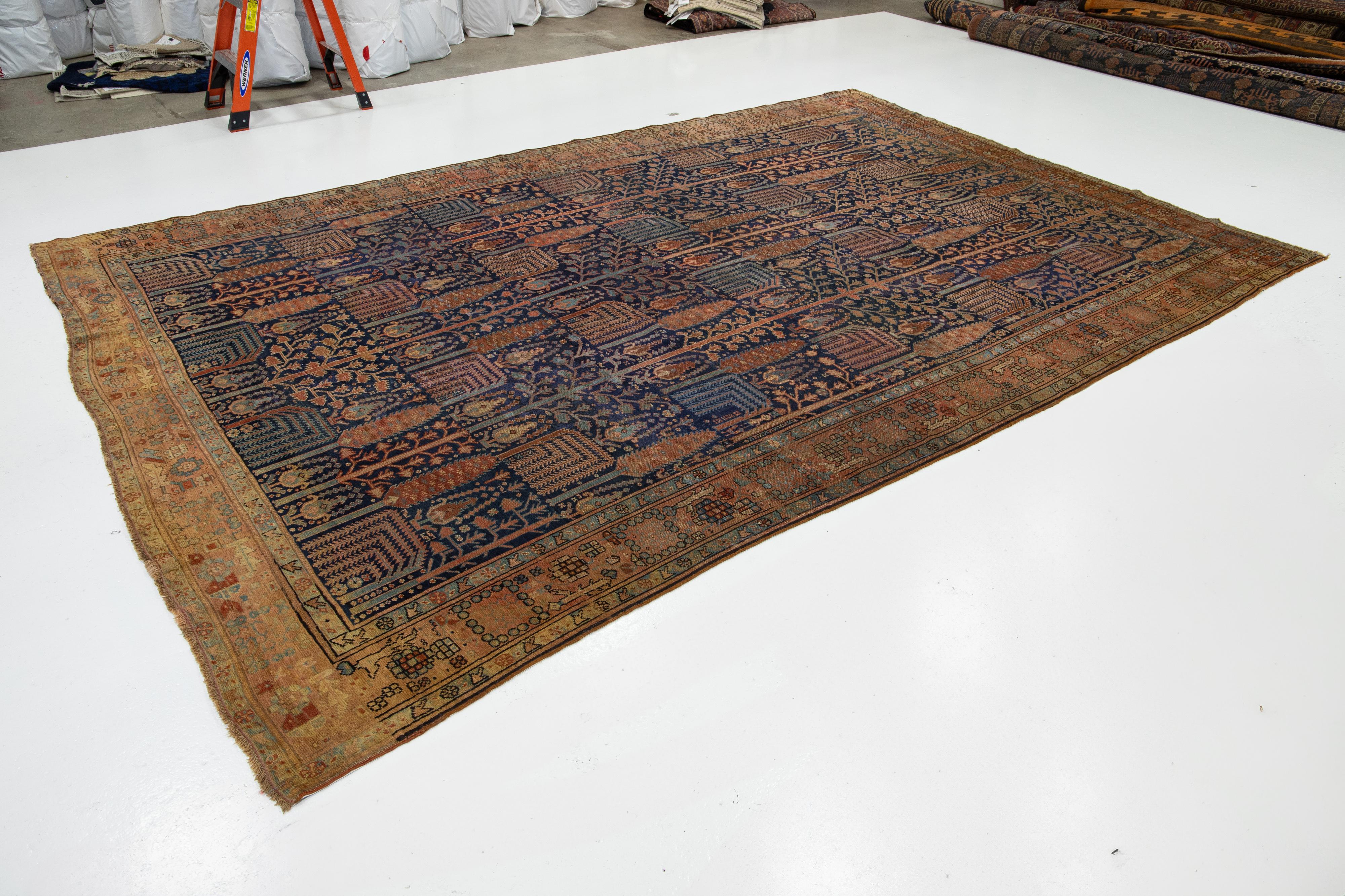Sultanabad 1900s Blue Antique Persian Bakshaish Wool Rug Handmade with Allover Design (Tapis de laine persan Bakshaish fait à la main avec un design Allover) en vente