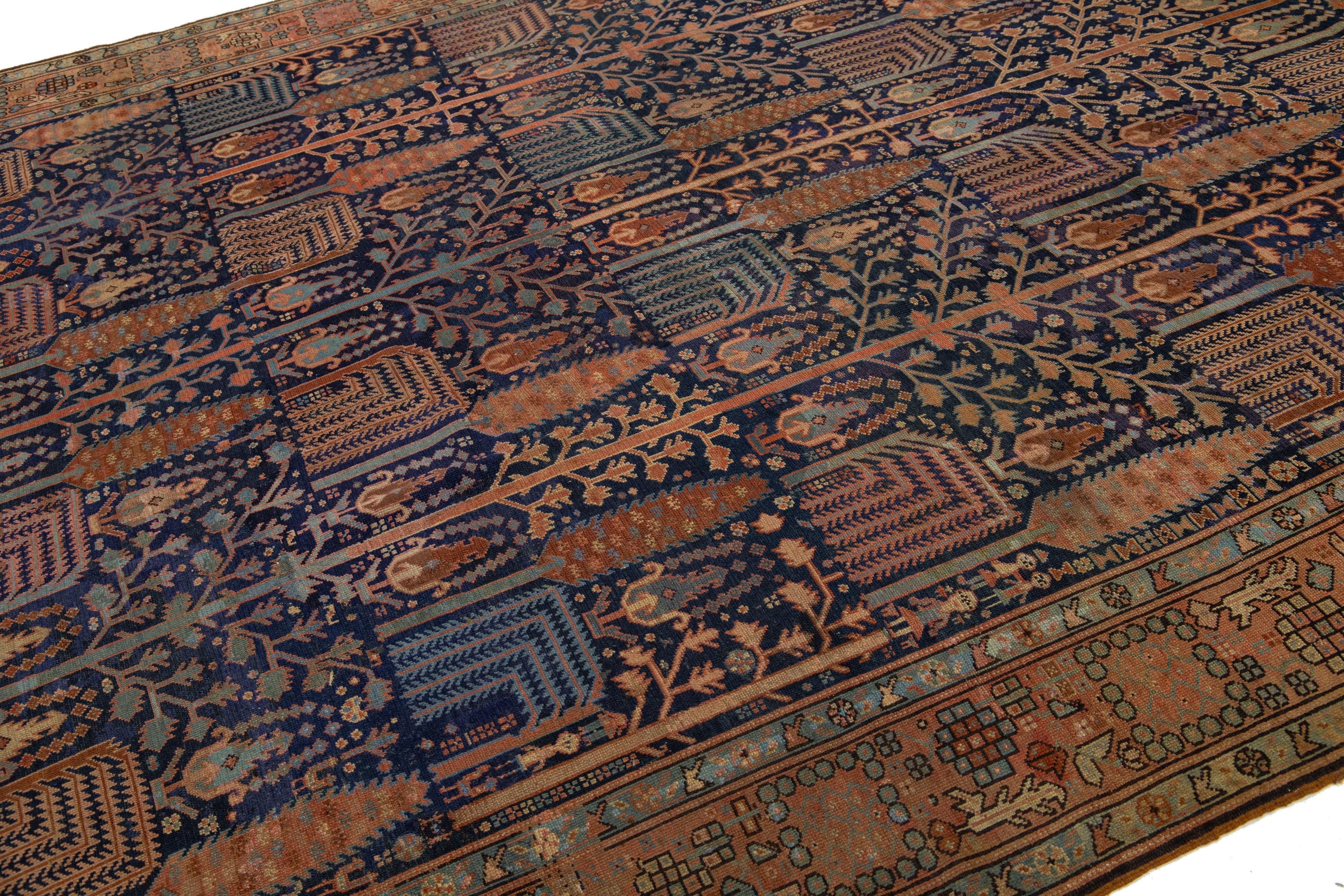 Perse 1900s Blue Antique Persian Bakshaish Wool Rug Handmade with Allover Design (Tapis de laine persan Bakshaish fait à la main avec un design Allover) en vente