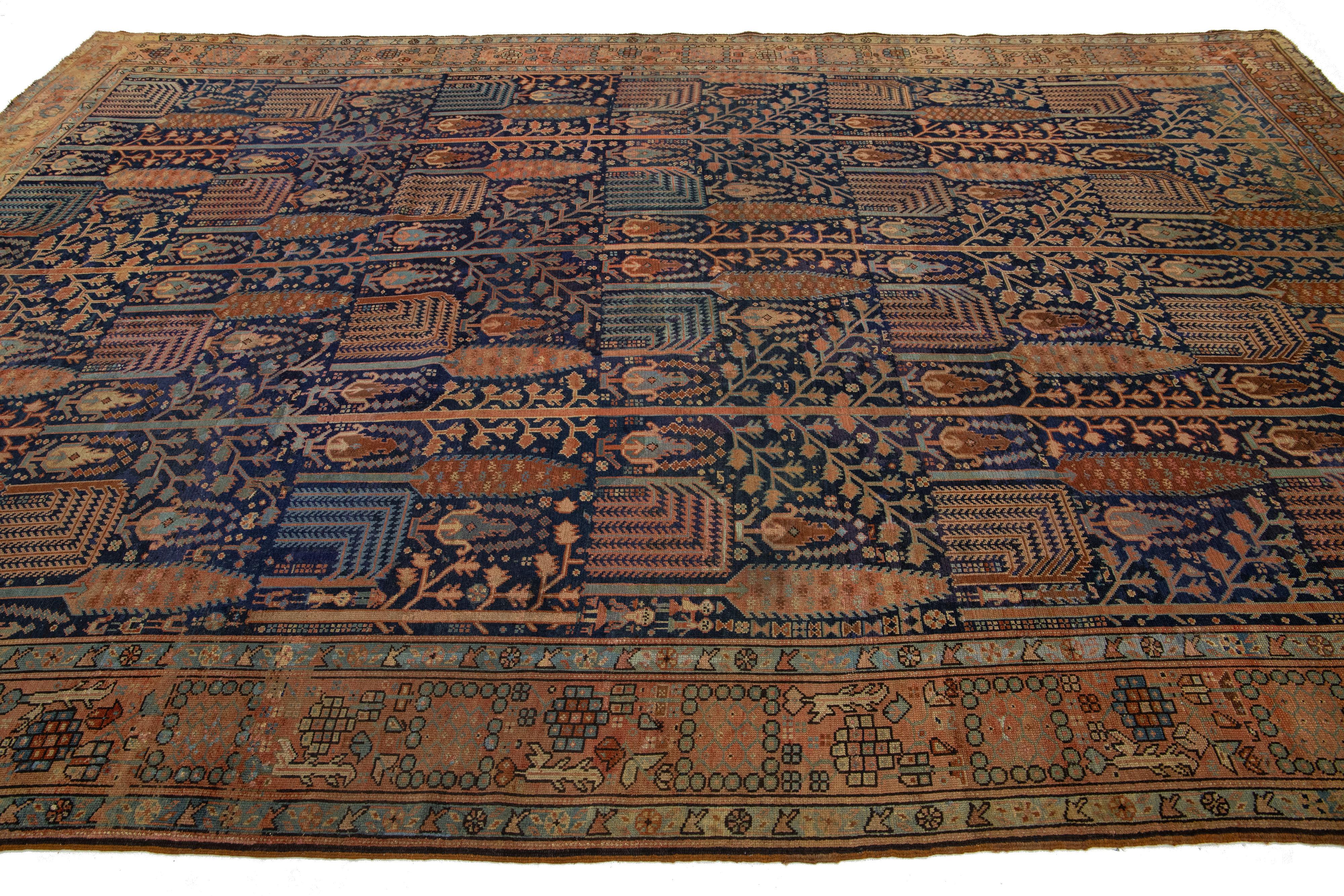 Noué à la main 1900s Blue Antique Persian Bakshaish Wool Rug Handmade with Allover Design (Tapis de laine persan Bakshaish fait à la main avec un design Allover) en vente