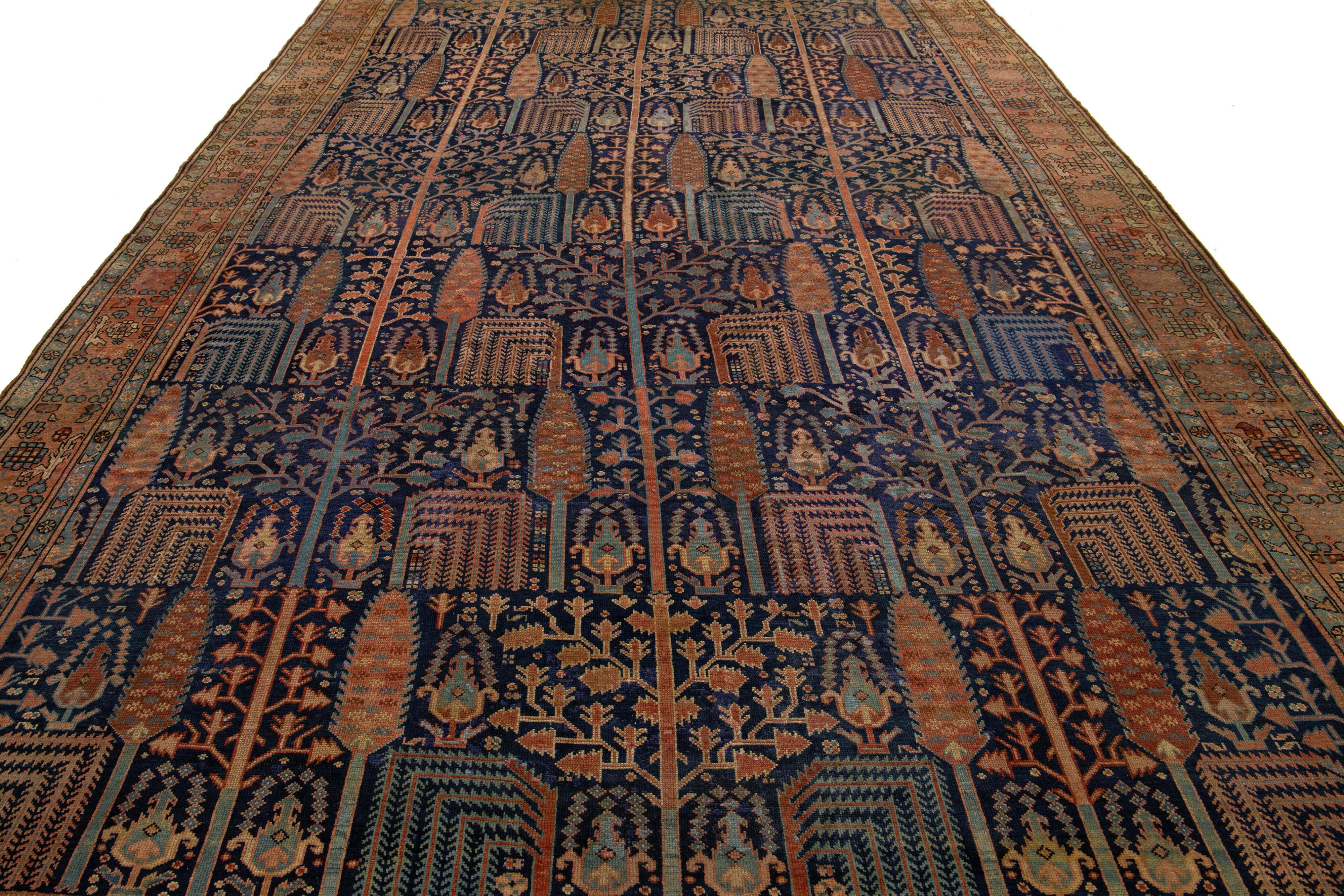 XIXe siècle 1900s Blue Antique Persian Bakshaish Wool Rug Handmade with Allover Design (Tapis de laine persan Bakshaish fait à la main avec un design Allover) en vente